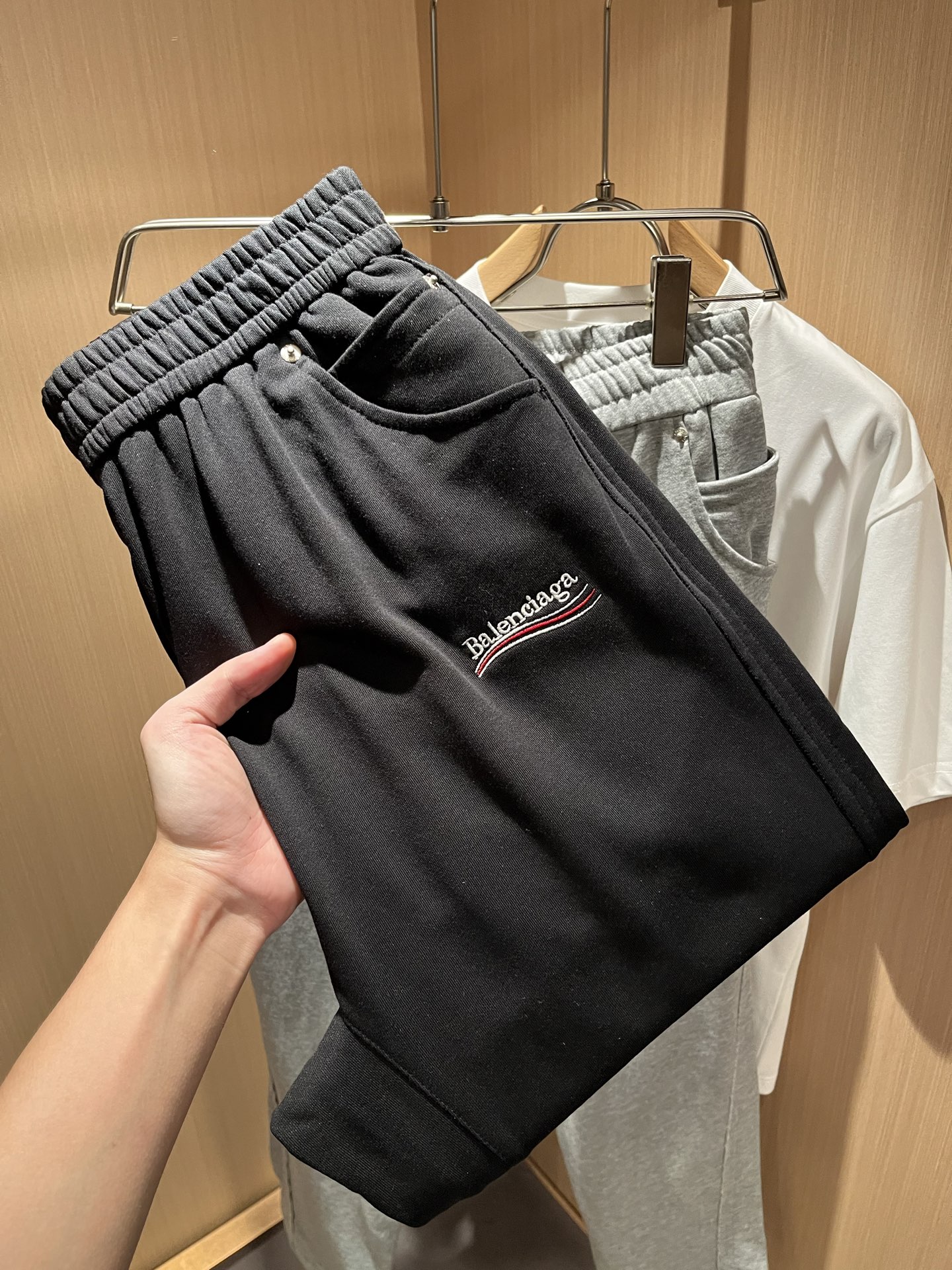  BALENCIA*巴黎*家 2025秋冬新款休闲裤，巴黎世家 刺绣字母logo图案设计！新款现货 YB