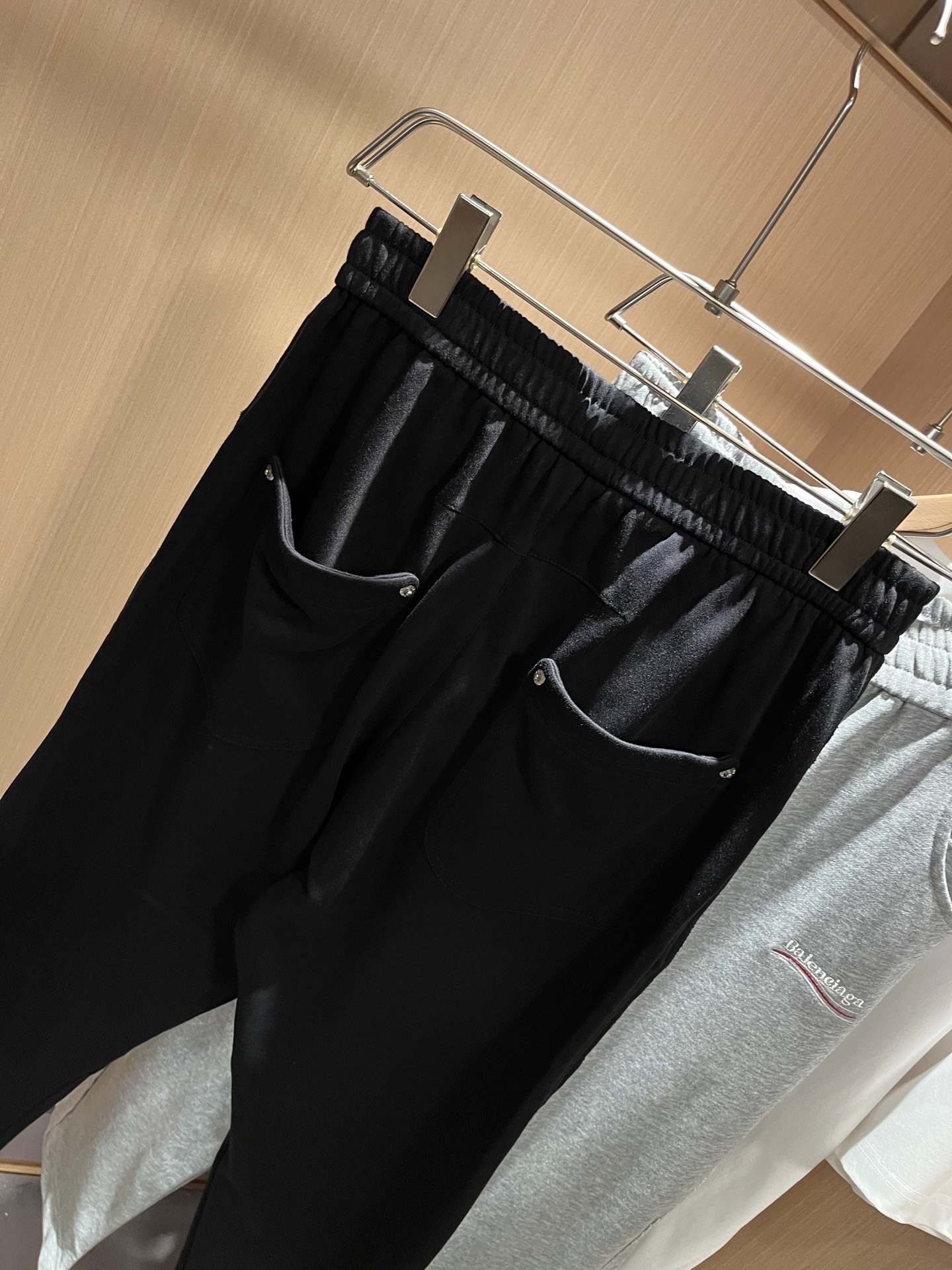  BALENCIA*巴黎*家 2025秋冬新款休闲裤，巴黎世家 刺绣字母logo图案设计！新款现货 YB