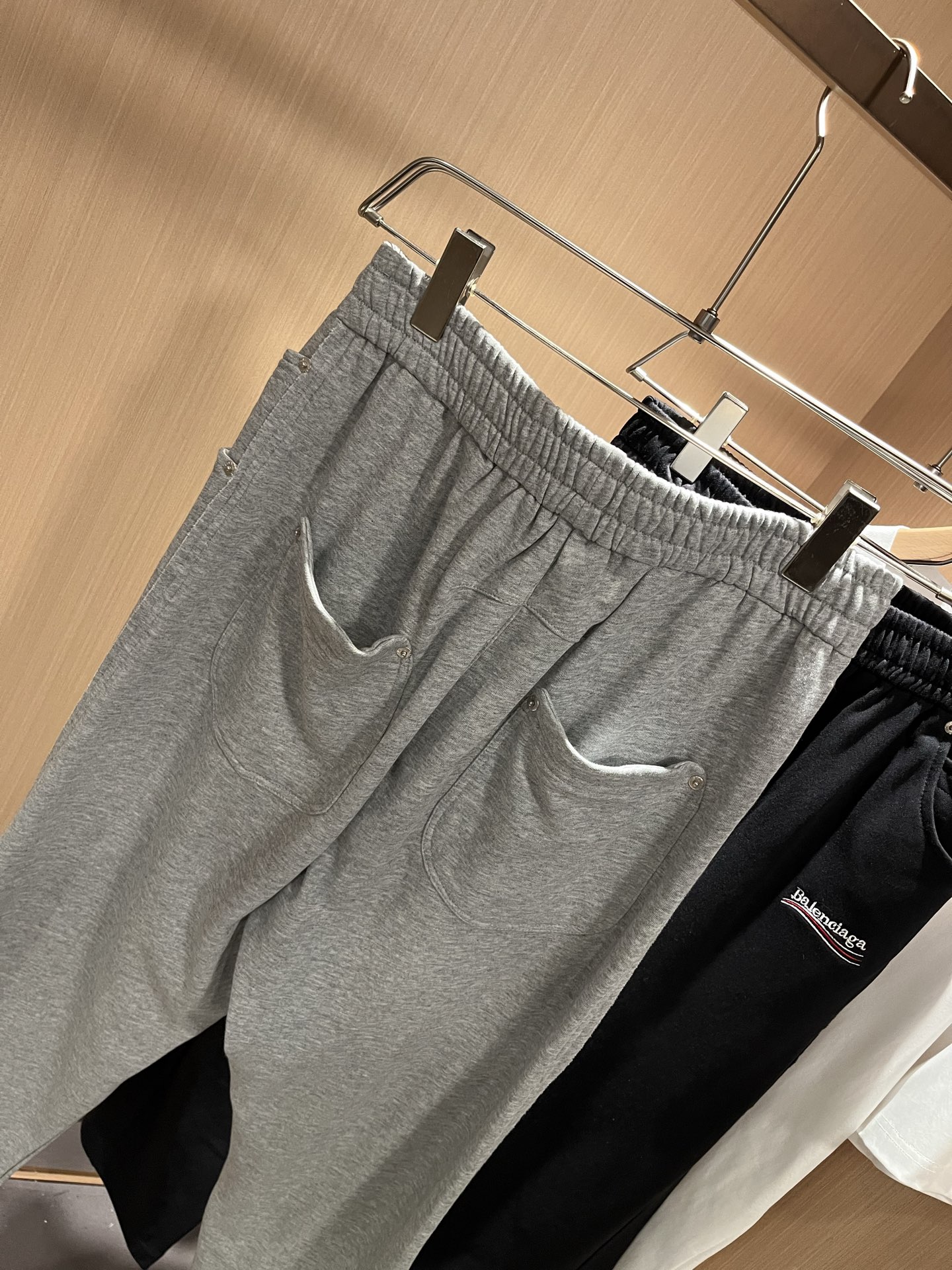 BALENCIA*巴黎*家 2025秋冬新款休闲裤，巴黎世家 刺绣字母logo图案设计！新款现货 YB