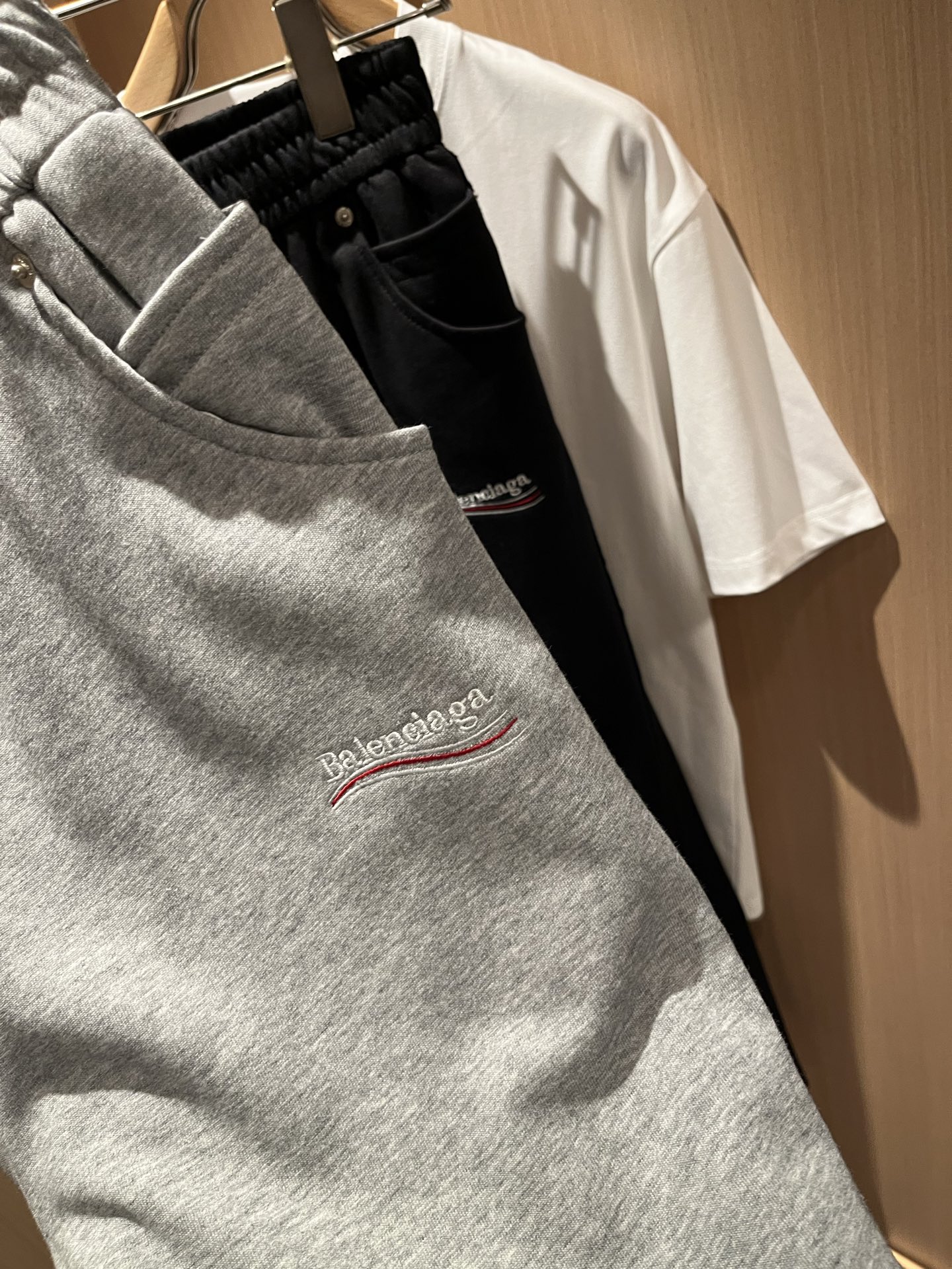  BALENCIA*巴黎*家 2025秋冬新款休闲裤，巴黎世家 刺绣字母logo图案设计！新款现货 YB