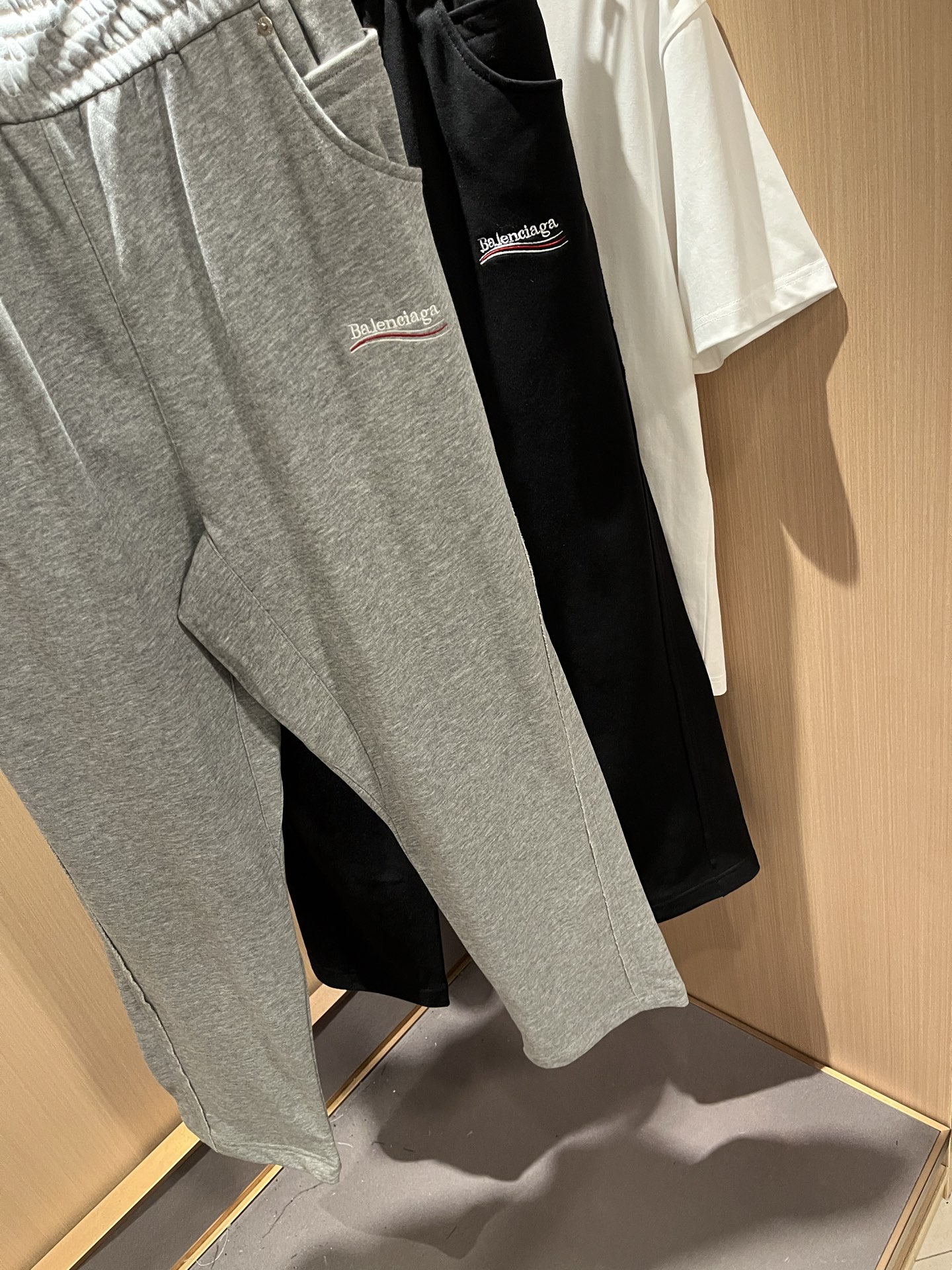  BALENCIA*巴黎*家 2025秋冬新款休闲裤，巴黎世家 刺绣字母logo图案设计！新款现货 YB