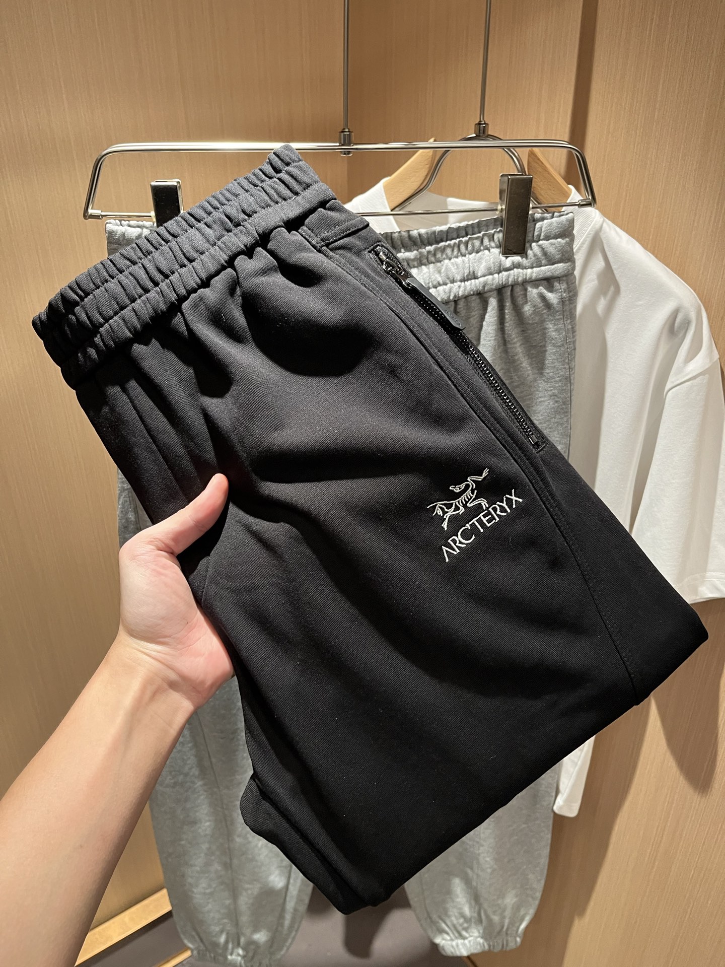  ARCTER*X始*祖鸟 2025秋冬新款休闲运动风格休闲裤，户外品牌可能大家第一想到的就是加拿大鹅、