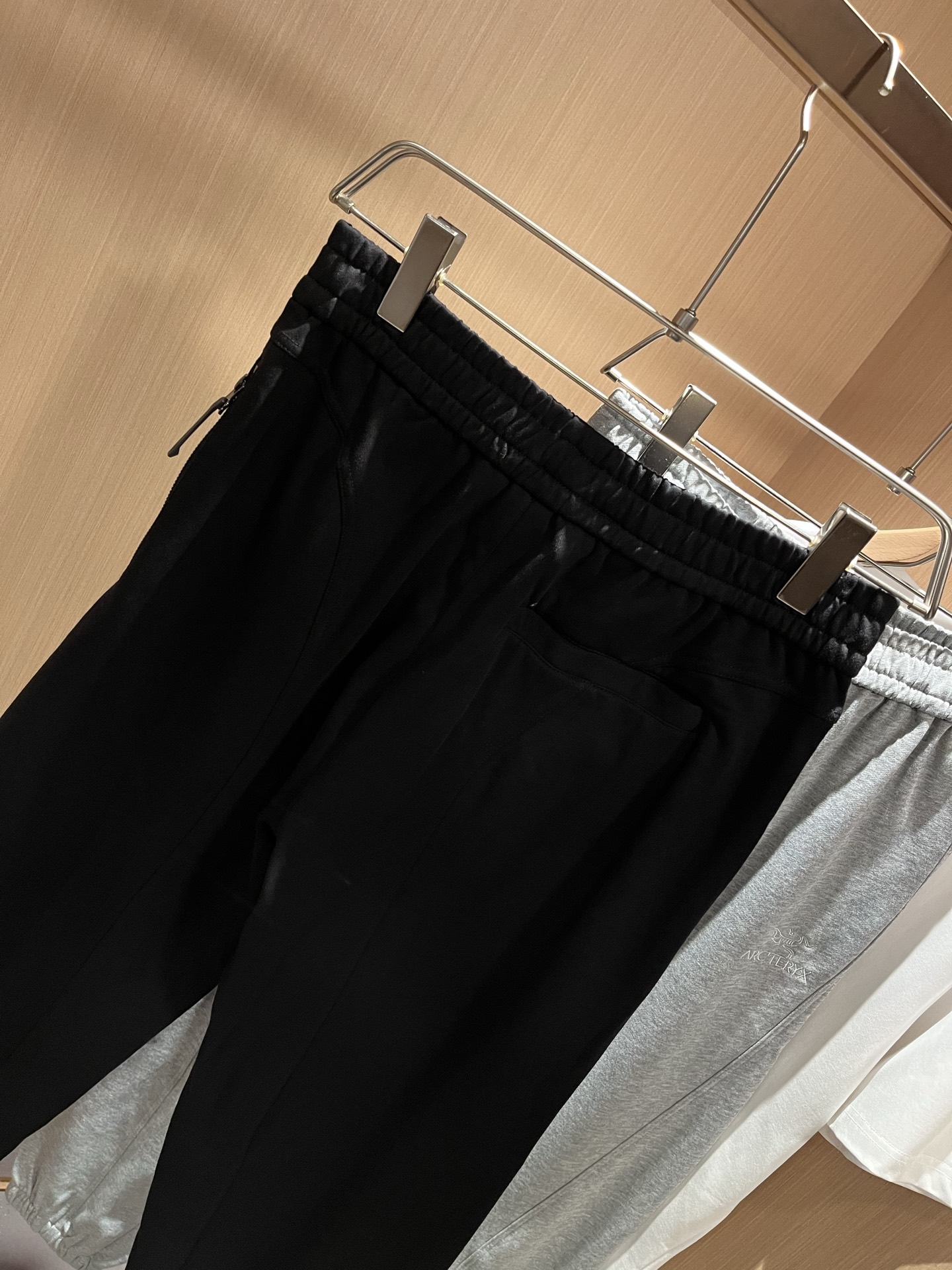  ARCTER*X始*祖鸟 2025秋冬新款休闲运动风格休闲裤，户外品牌可能大家第一想到的就是加拿大鹅、