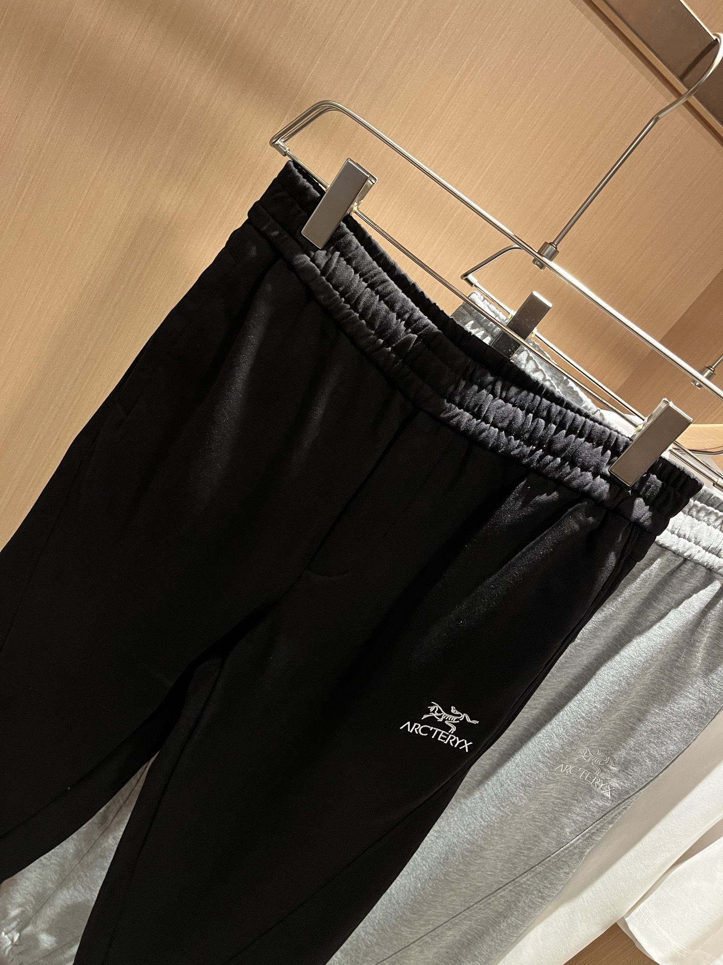  ARCTER*X始*祖鸟 2025秋冬新款休闲运动风格休闲裤，户外品牌可能大家第一想到的就是加拿大鹅、