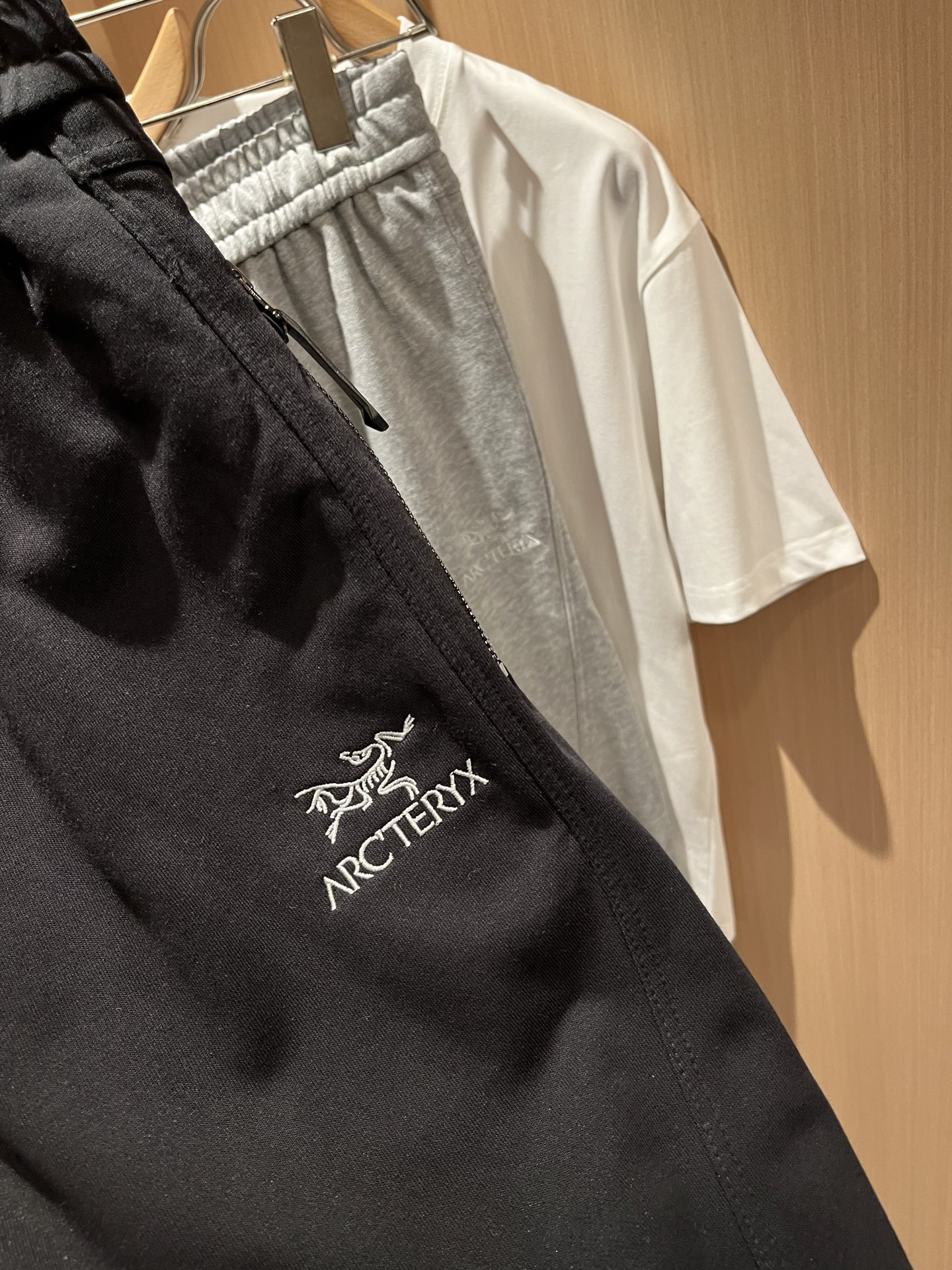  ARCTER*X始*祖鸟 2025秋冬新款休闲运动风格休闲裤，户外品牌可能大家第一想到的就是加拿大鹅、