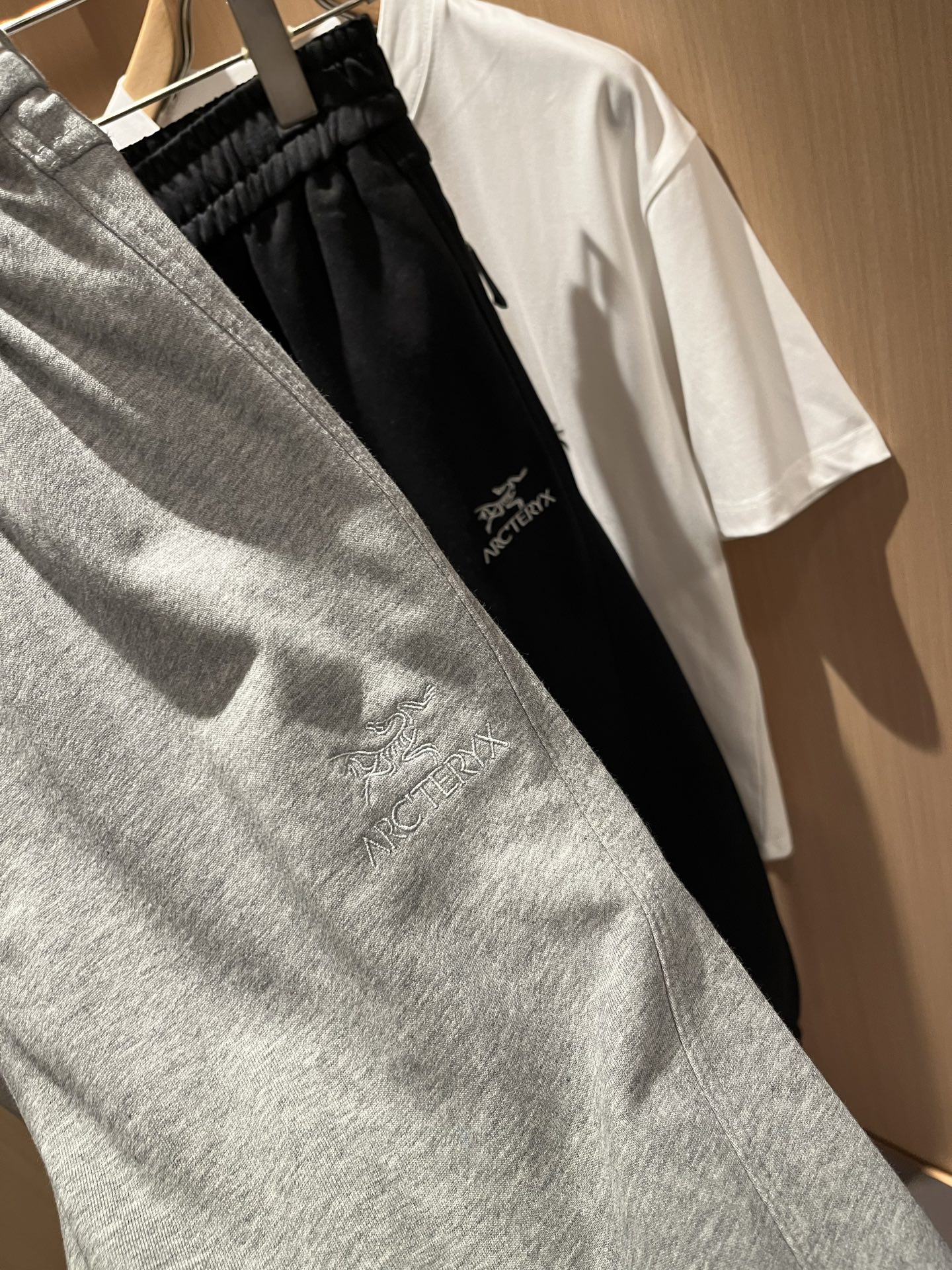  ARCTER*X始*祖鸟 2025秋冬新款休闲运动风格休闲裤，户外品牌可能大家第一想到的就是加拿大鹅、