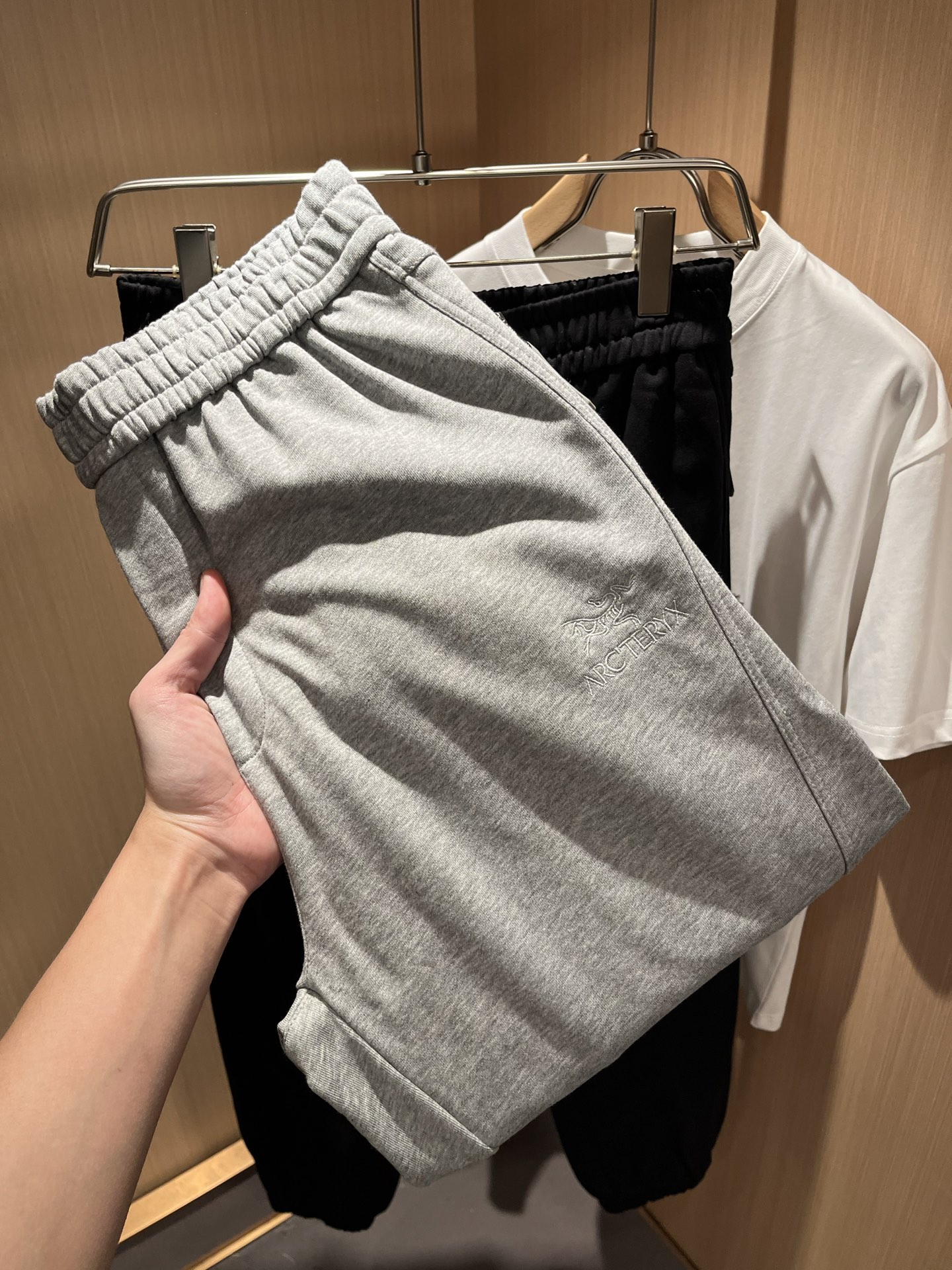  ARCTER*X始*祖鸟 2025秋冬新款休闲运动风格休闲裤，户外品牌可能大家第一想到的就是加拿大鹅、