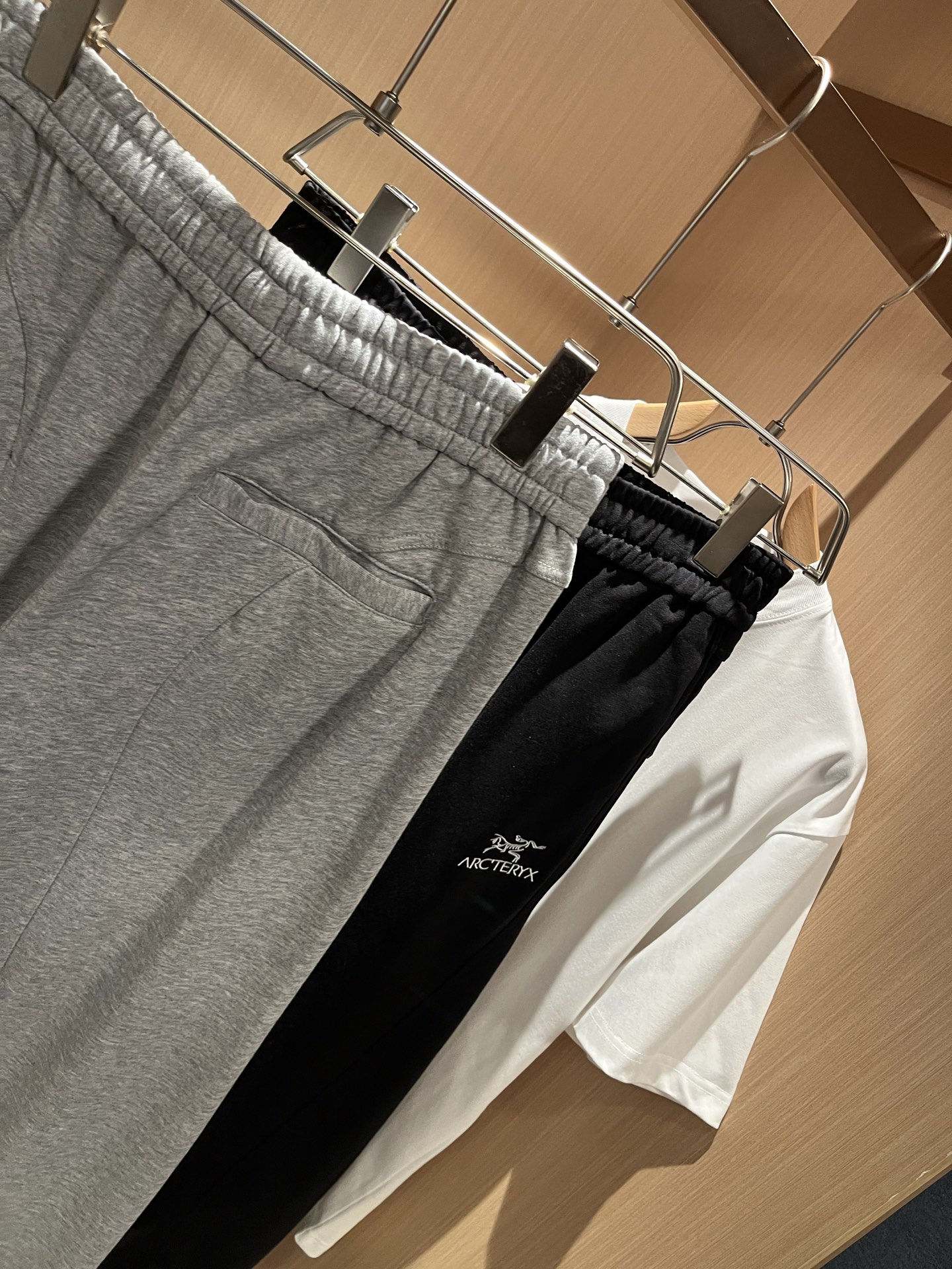  ARCTER*X始*祖鸟 2025秋冬新款休闲运动风格休闲裤，户外品牌可能大家第一想到的就是加拿大鹅、