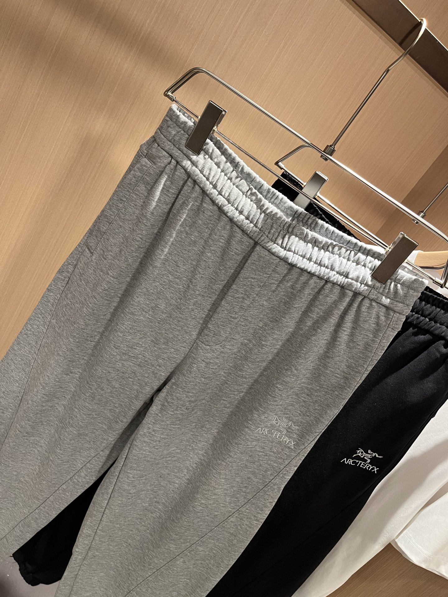  ARCTER*X始*祖鸟 2025秋冬新款休闲运动风格休闲裤，户外品牌可能大家第一想到的就是加拿大鹅、