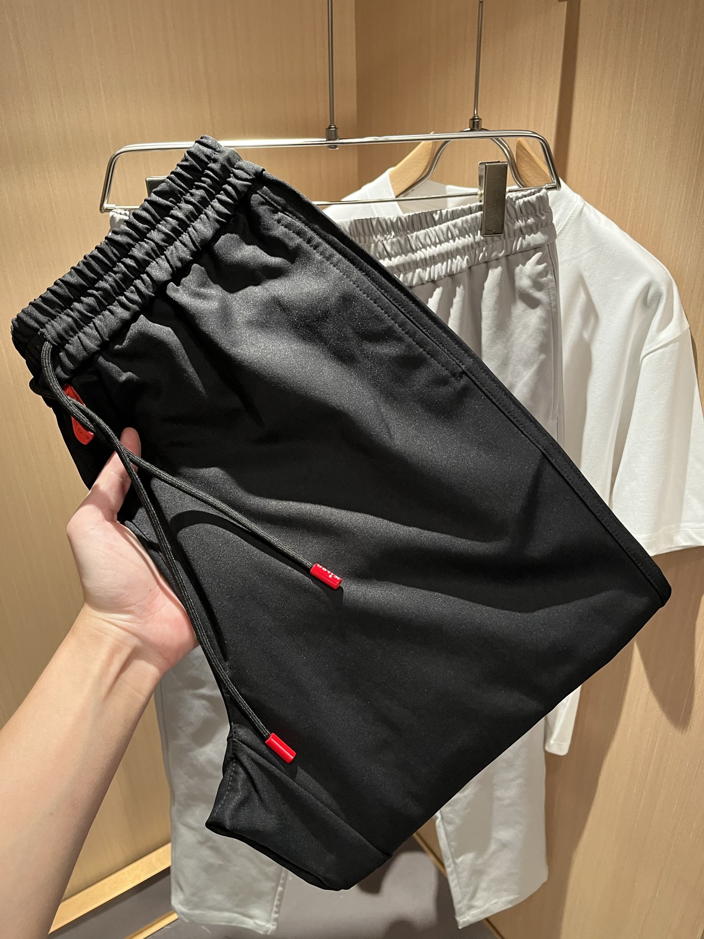 Kiton 2025秋冬新品男士高端休闲百搭四季通勤修身剪裁休闲裤！对于粉丝来说，这样大气的经典设计足矣