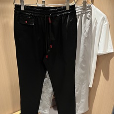 Kiton 2025秋冬新品男士高端休闲百搭四季通勤修身剪裁休闲裤!对于粉丝来说,这样大气的经典设计足矣 Kiton 2025秋冬新品男士高端休闲百搭四季通勤修身剪裁休闲裤!对于粉丝来说,这样大气的经典设计足矣