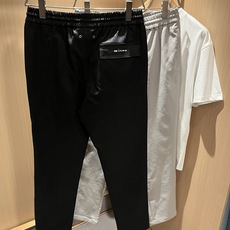 Kiton 2025秋冬新品男士高端休闲百搭四季通勤修身剪裁休闲裤!对于粉丝来说,这样大气的经典设计足矣 Kiton 2025秋冬新品男士高端休闲百搭四季通勤修身剪裁休闲裤!对于粉丝来说,这样大气的经典设计足矣