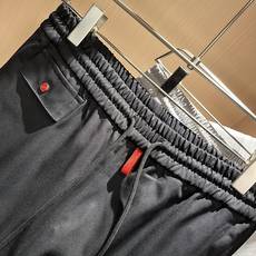 Kiton 2025秋冬新品男士高端休闲百搭四季通勤修身剪裁休闲裤!对于粉丝来说,这样大气的经典设计足矣 Kiton 2025秋冬新品男士高端休闲百搭四季通勤修身剪裁休闲裤!对于粉丝来说,这样大气的经典设计足矣