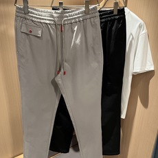 Kiton 2025秋冬新品男士高端休闲百搭四季通勤修身剪裁休闲裤!对于粉丝来说,这样大气的经典设计足矣 Kiton 2025秋冬新品男士高端休闲百搭四季通勤修身剪裁休闲裤!对于粉丝来说,这样大气的经典设计足矣