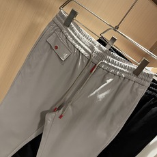 Kiton 2025秋冬新品男士高端休闲百搭四季通勤修身剪裁休闲裤!对于粉丝来说,这样大气的经典设计足矣 Kiton 2025秋冬新品男士高端休闲百搭四季通勤修身剪裁休闲裤!对于粉丝来说,这样大气的经典设计足矣