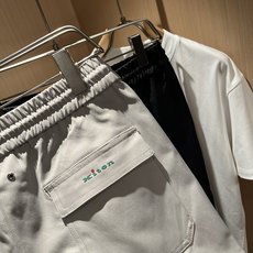 Kiton 2025秋冬新品男士高端休闲百搭四季通勤修身剪裁休闲裤!对于粉丝来说,这样大气的经典设计足矣 Kiton 2025秋冬新品男士高端休闲百搭四季通勤修身剪裁休闲裤!对于粉丝来说,这样大气的经典设计足矣