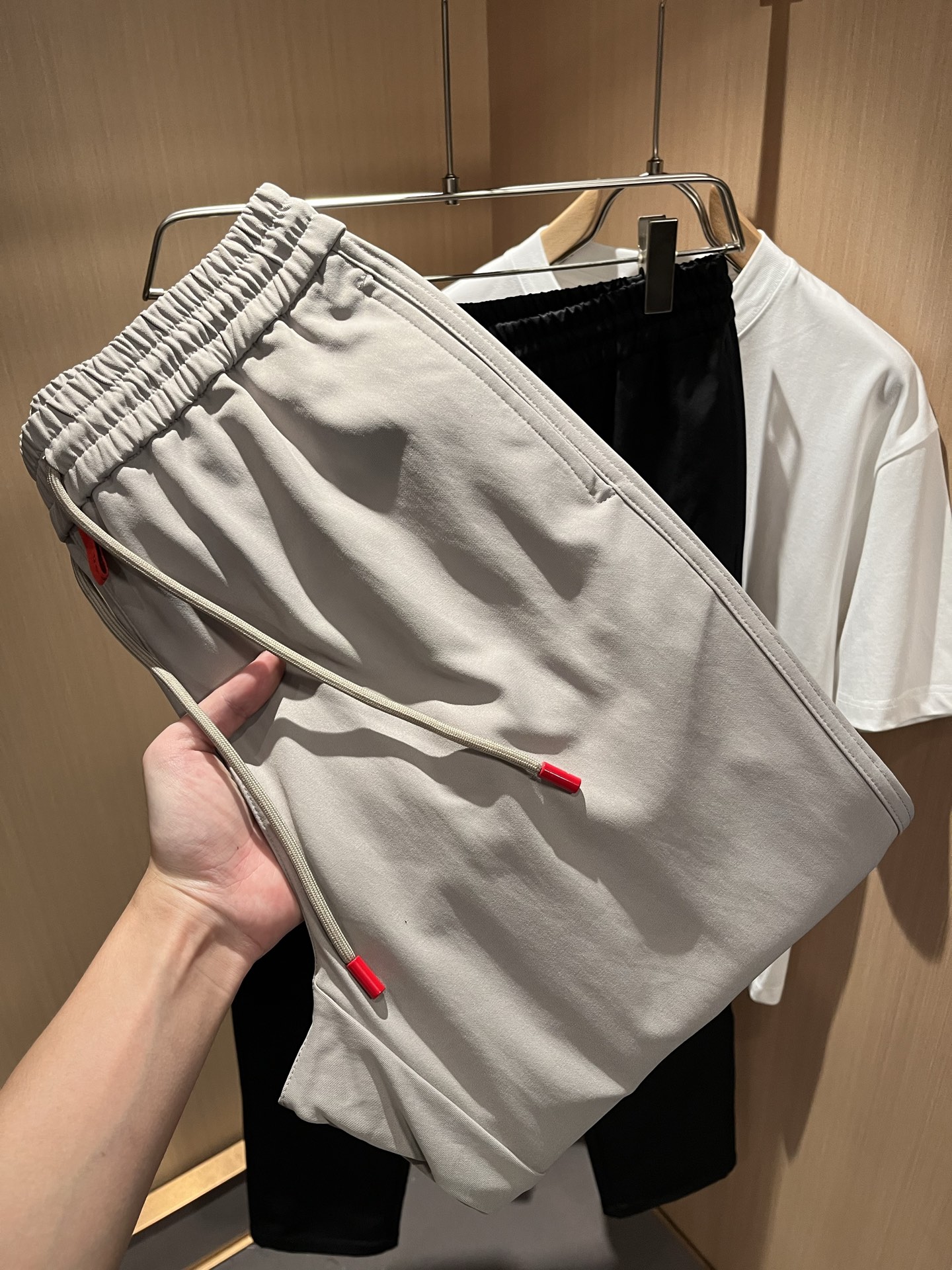 Kiton 2025秋冬新品男士高端休闲百搭四季通勤修身剪裁休闲裤！对于粉丝来说，这样大气的经典设计足矣
