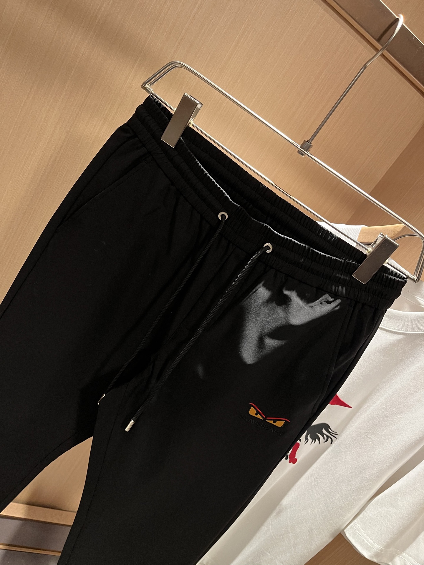 FEN*DI芬*迪 2025秋冬新款经典休闲百搭抽绳休闲裤，贸易公司渠道订单，FD早春百搭休闲短裤，大牌