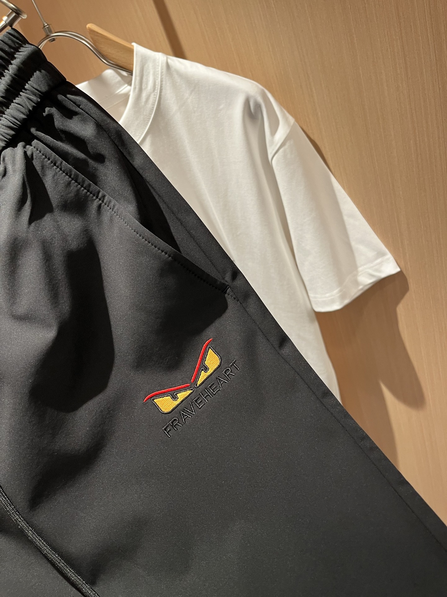 FEN*DI芬*迪 2025秋冬新款经典休闲百搭抽绳休闲裤，贸易公司渠道订单，FD早春百搭休闲短裤，大牌