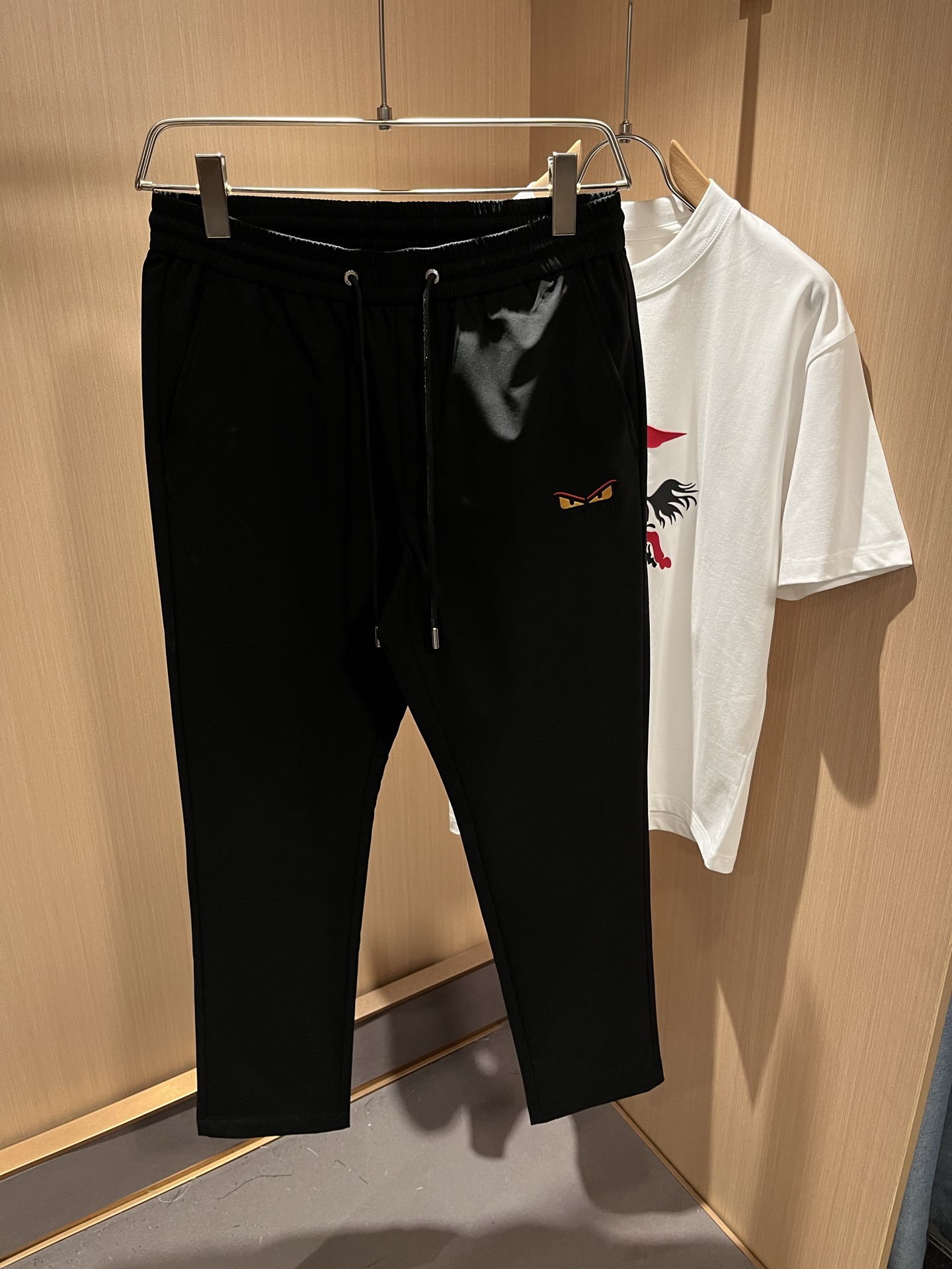 FEN*DI芬*迪 2025秋冬新款经典休闲百搭抽绳休闲裤，贸易公司渠道订单，FD早春百搭休闲短裤，大牌