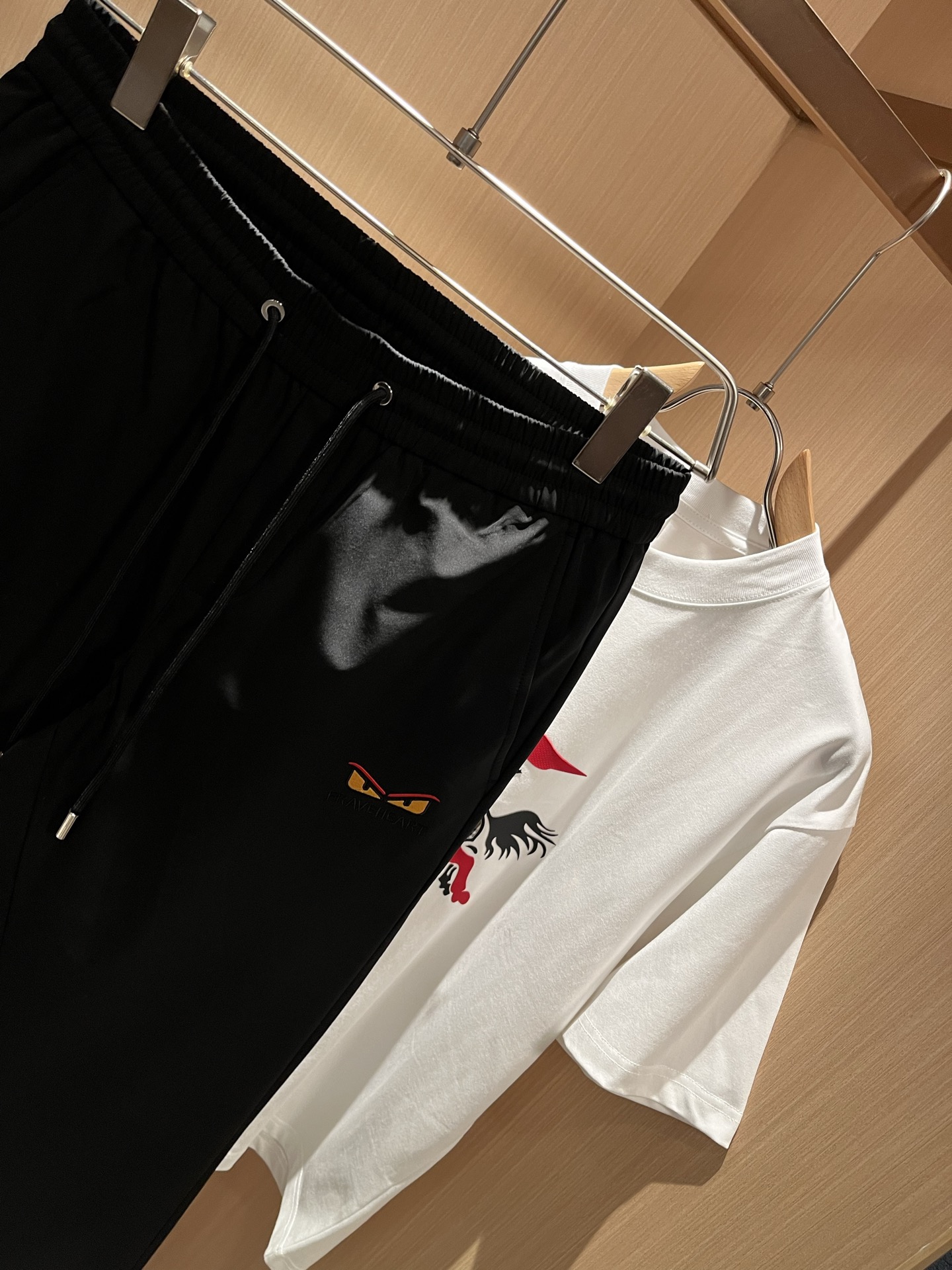 FEN*DI芬*迪 2025秋冬新款经典休闲百搭抽绳休闲裤，贸易公司渠道订单，FD早春百搭休闲短裤，大牌