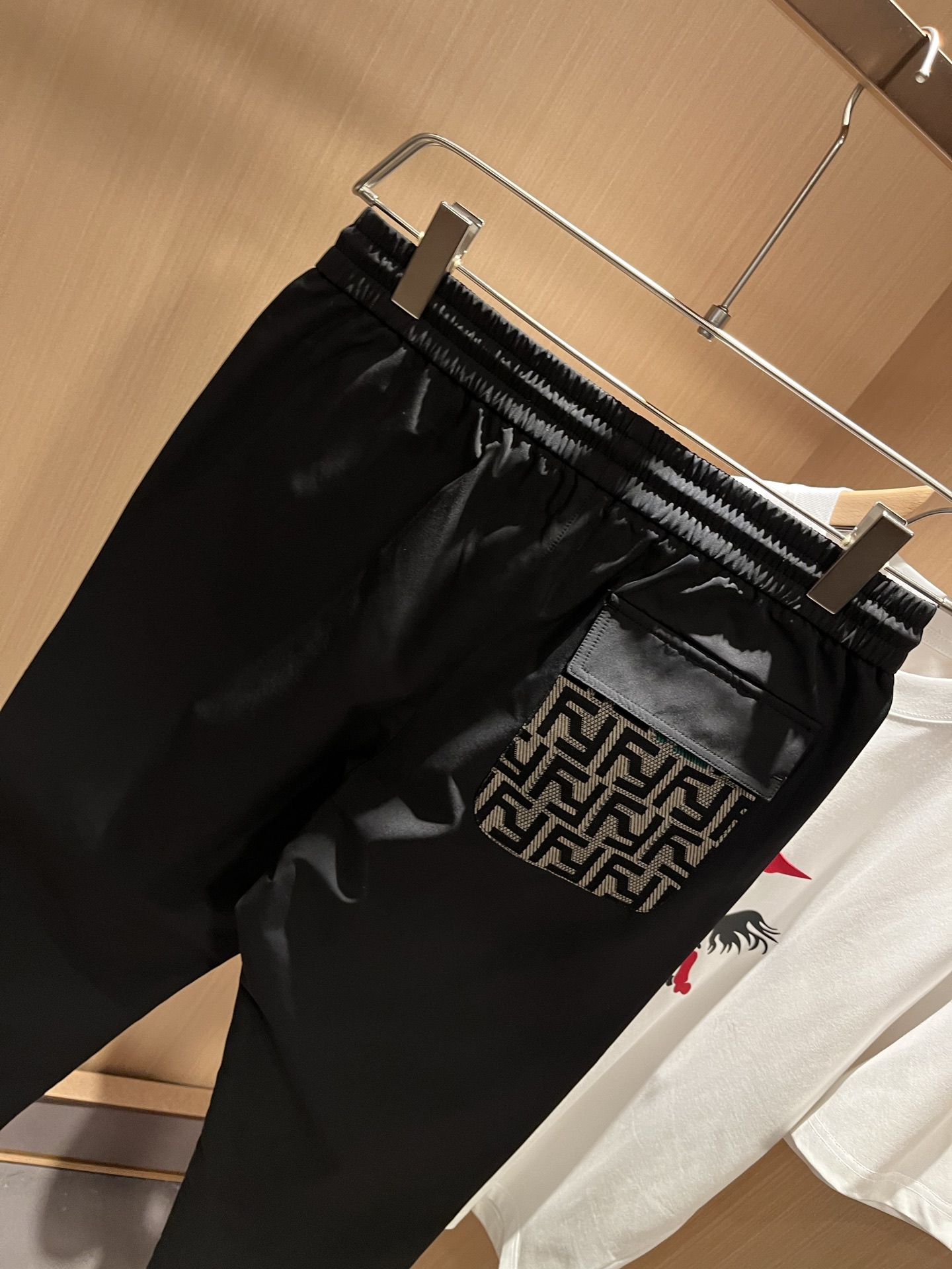 FEN*DI芬*迪 2025秋冬新款经典休闲百搭抽绳休闲裤，贸易公司渠道订单，FD早春百搭休闲短裤，大牌