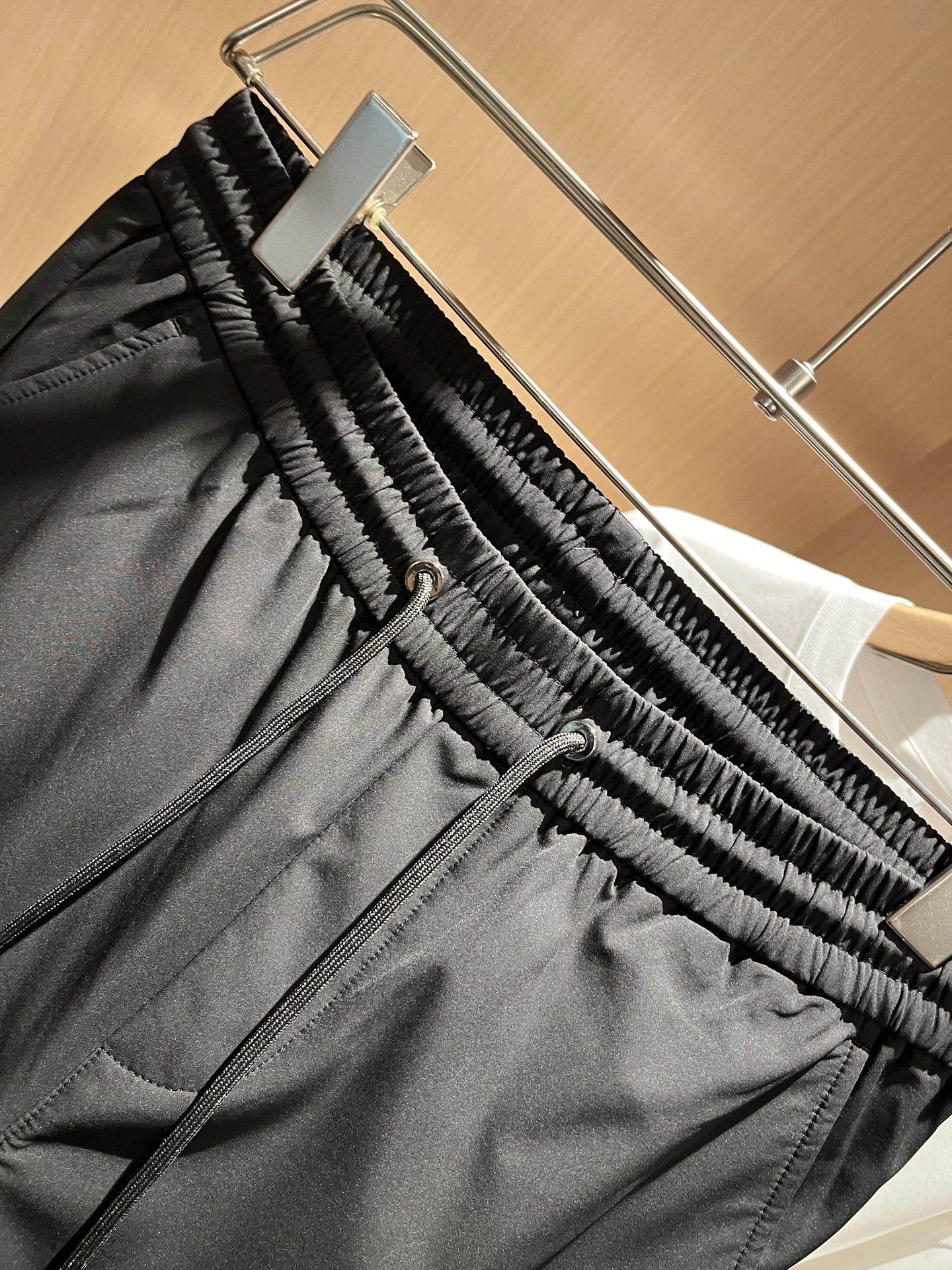 FEN*DI芬*迪 2025秋冬新款经典休闲百搭抽绳休闲裤，贸易公司渠道订单，FD早春百搭休闲短裤，大牌