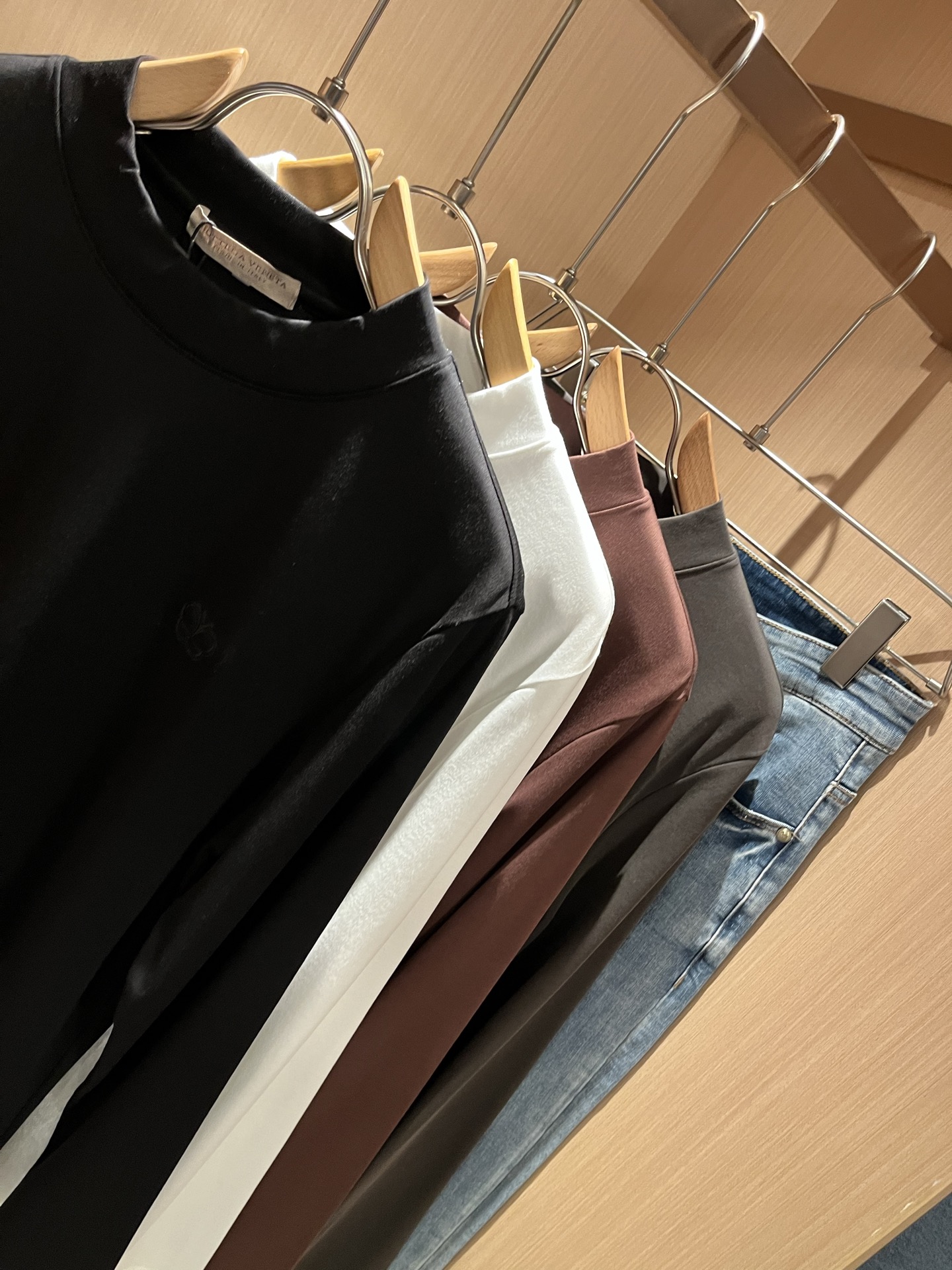 BottegaVene*a宝*嘉 2025秋冬新款男士打底衫，这是今年目前为止最牛批的一款纯色高品质面料