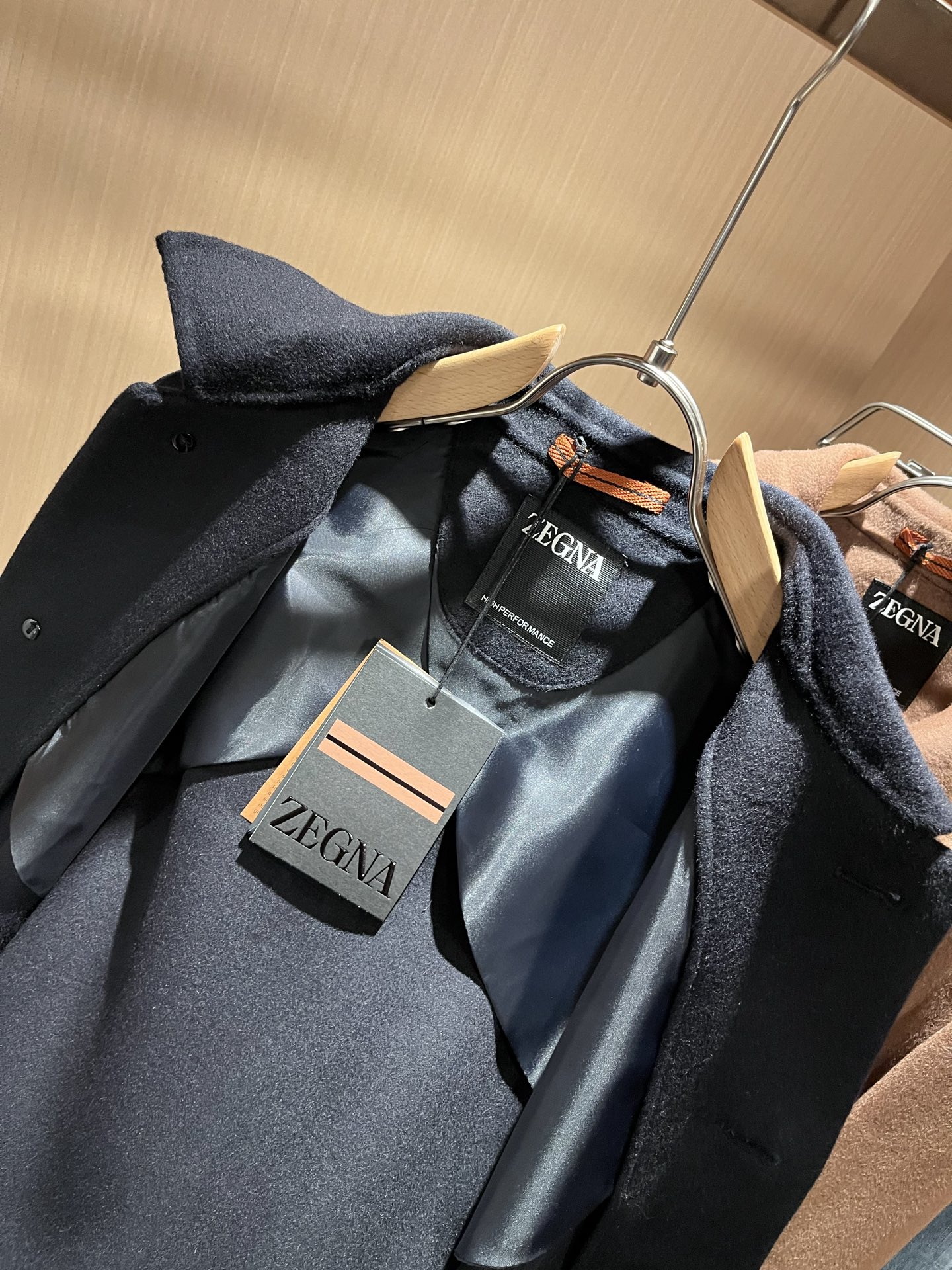   Ermenegildo Zeg*a杰*亚 2025秋冬新款男士夹克外套，外贸公司订单！客供羊毛呢材质