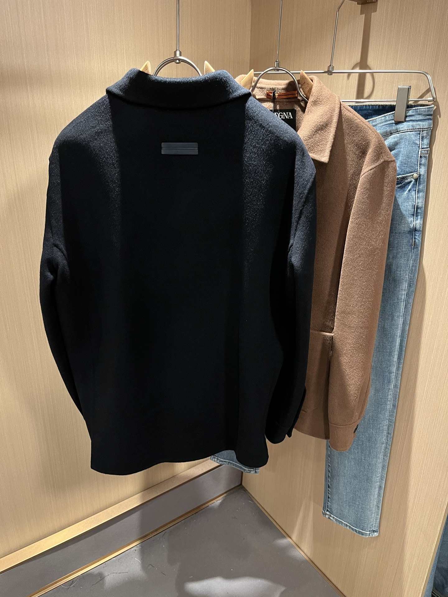   Ermenegildo Zeg*a杰*亚 2025秋冬新款男士夹克外套，外贸公司订单！客供羊毛呢材质