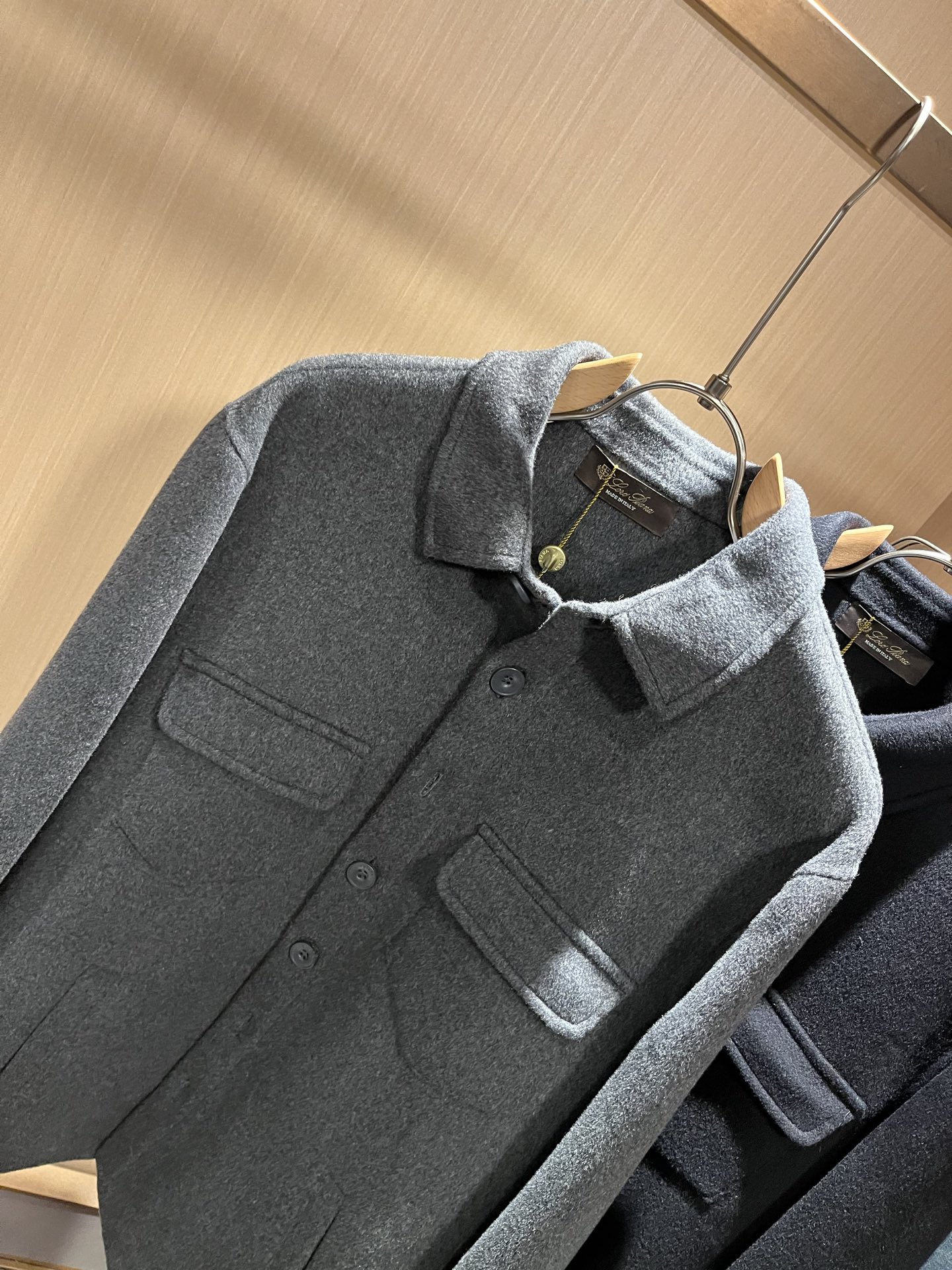  Loro Piana诺悠翩雅 2025秋冬新品男士休闲夹克外套，外贸公司订单！客供羊毛呢材质，经典的专