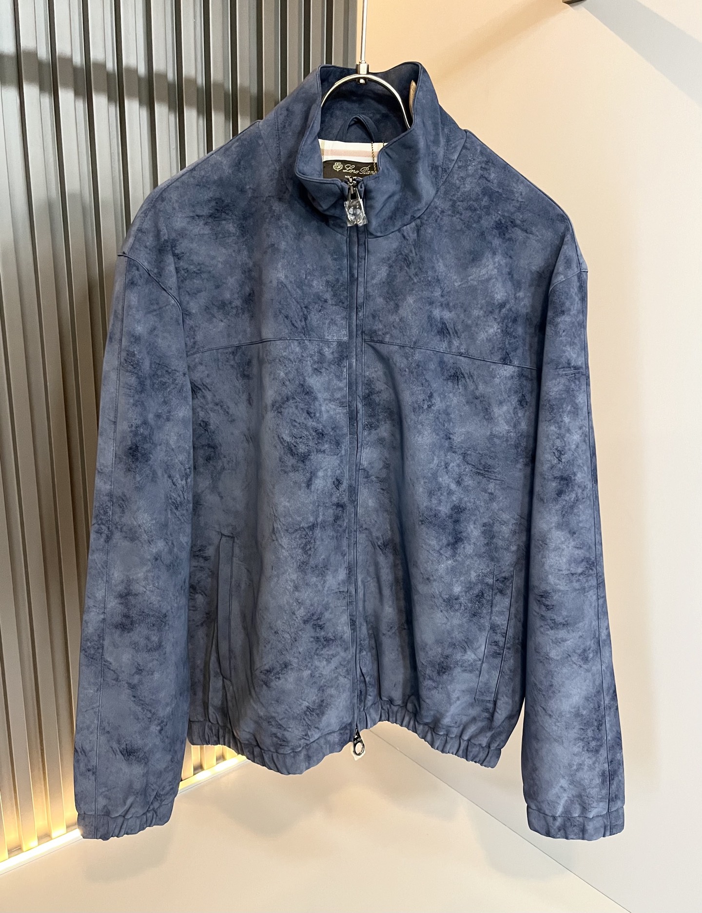 Loro Piana诺悠翩雅 2025秋冬新品男士休闲夹克外套，外贸公司订单！客供仿鹿绒材质，经典的专有