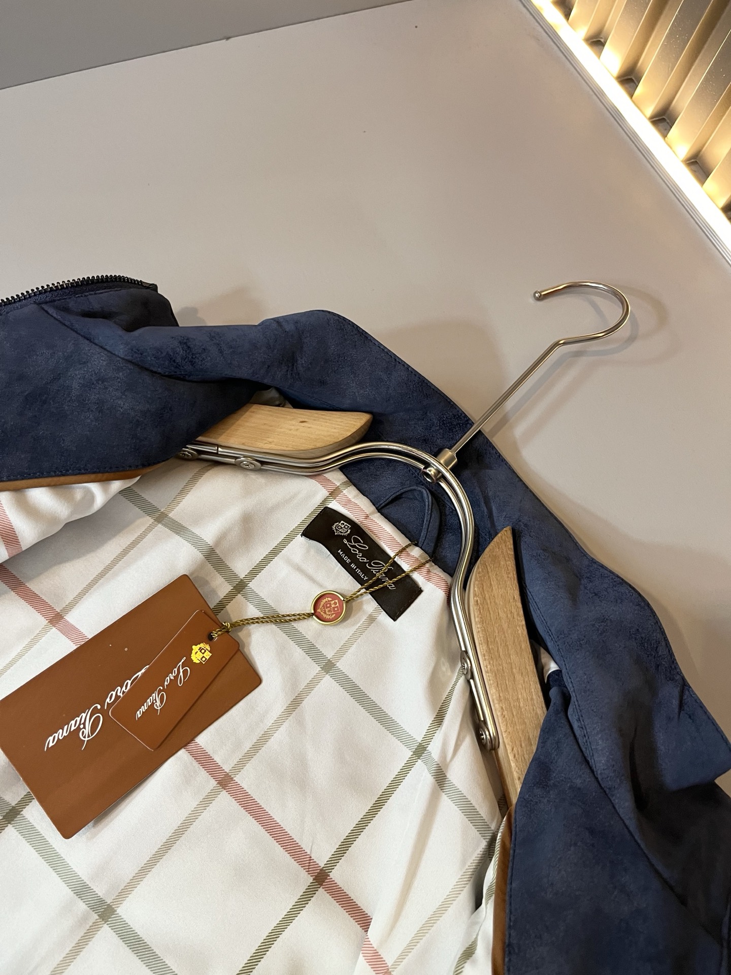 Loro Piana诺悠翩雅 2025秋冬新品男士休闲夹克外套，外贸公司订单！客供仿鹿绒材质，经典的专有