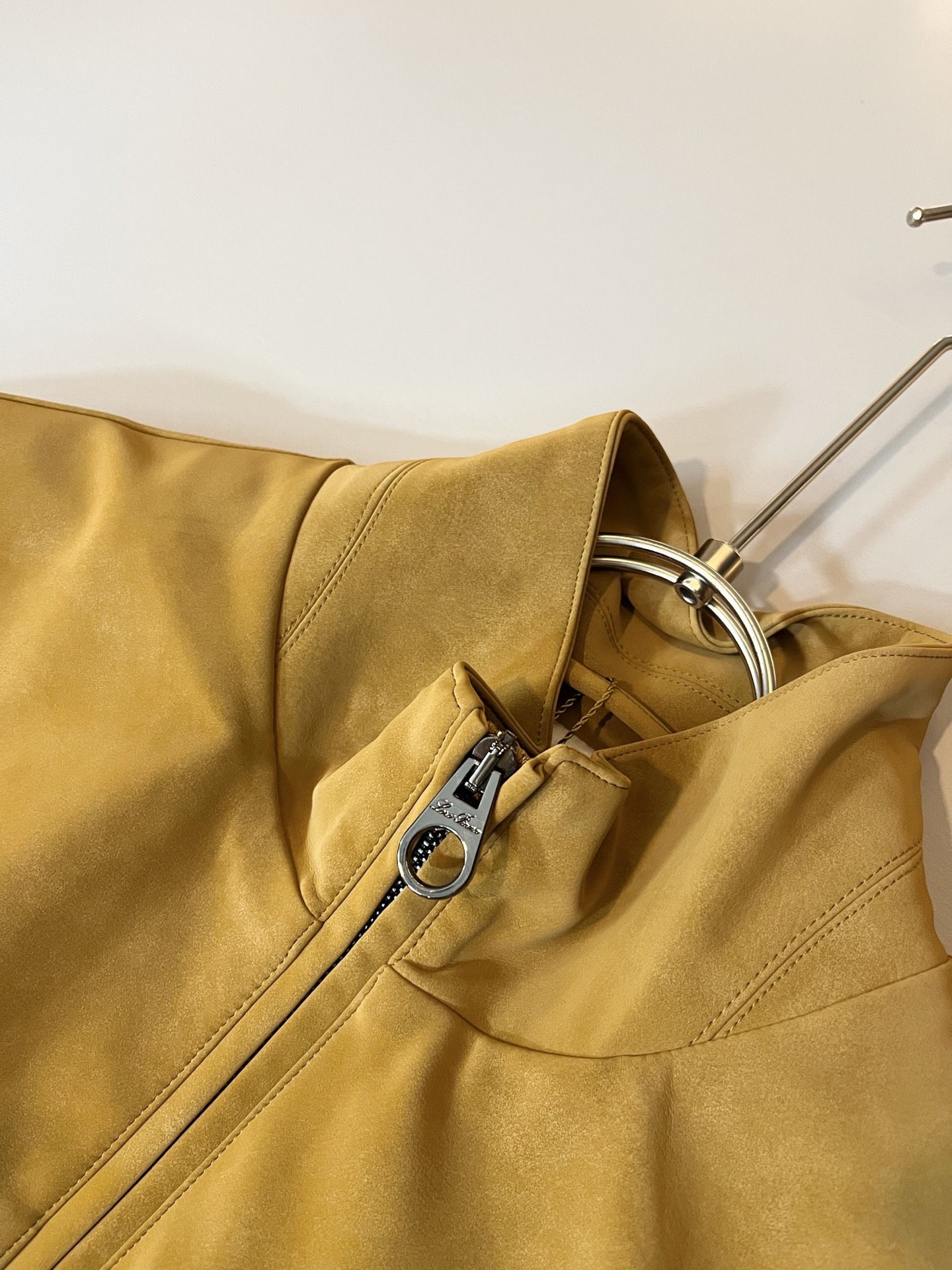 Loro Piana诺悠翩雅 2025秋冬新品男士休闲夹克外套，外贸公司订单！客供仿鹿绒材质，经典的专有