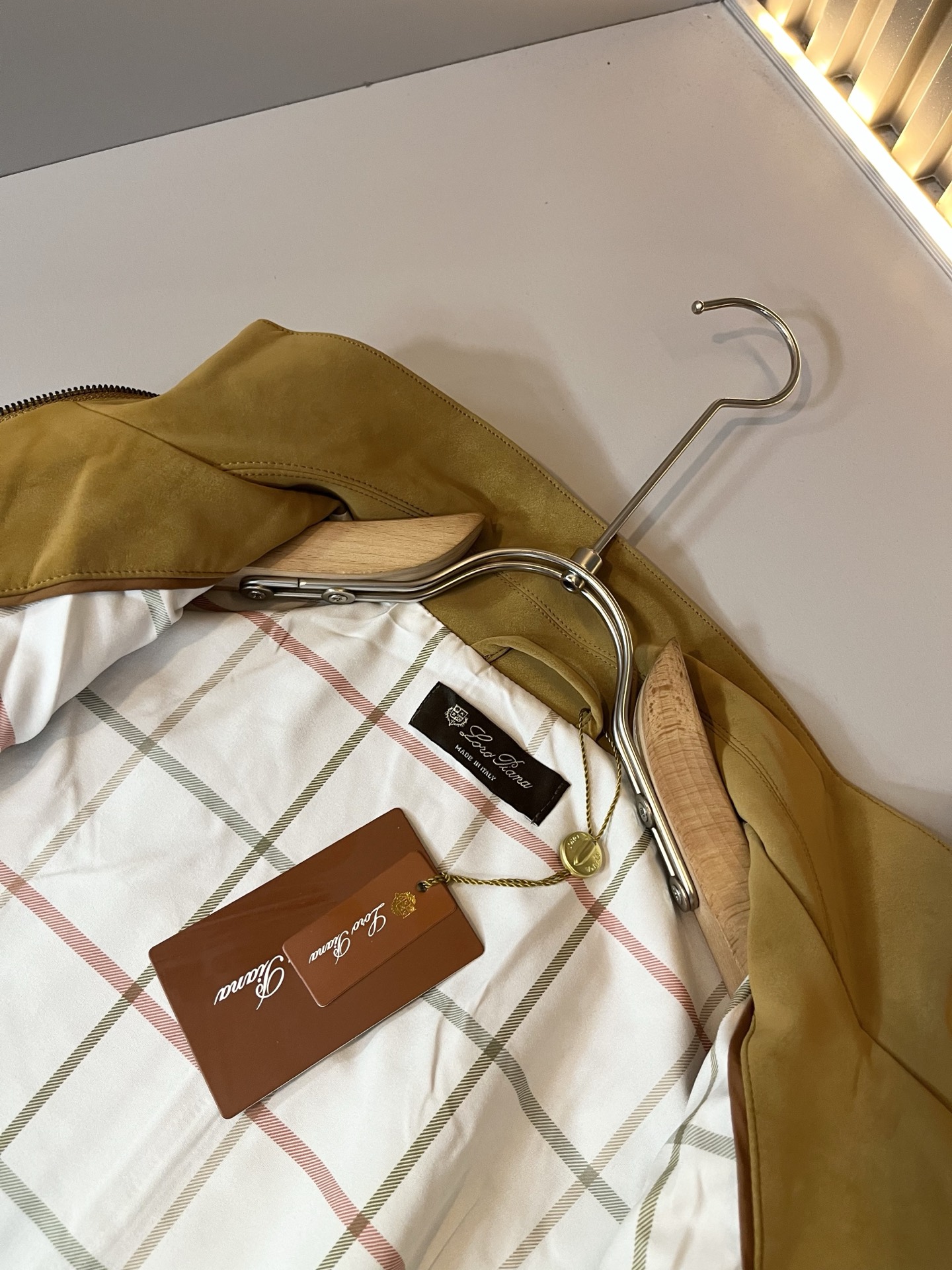 Loro Piana诺悠翩雅 2025秋冬新品男士休闲夹克外套，外贸公司订单！客供仿鹿绒材质，经典的专有