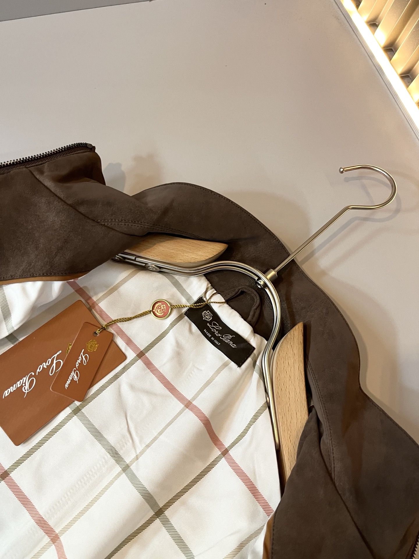 Loro Piana诺悠翩雅 2025秋冬新品男士休闲夹克外套，外贸公司订单！客供仿鹿绒材质，经典的专有