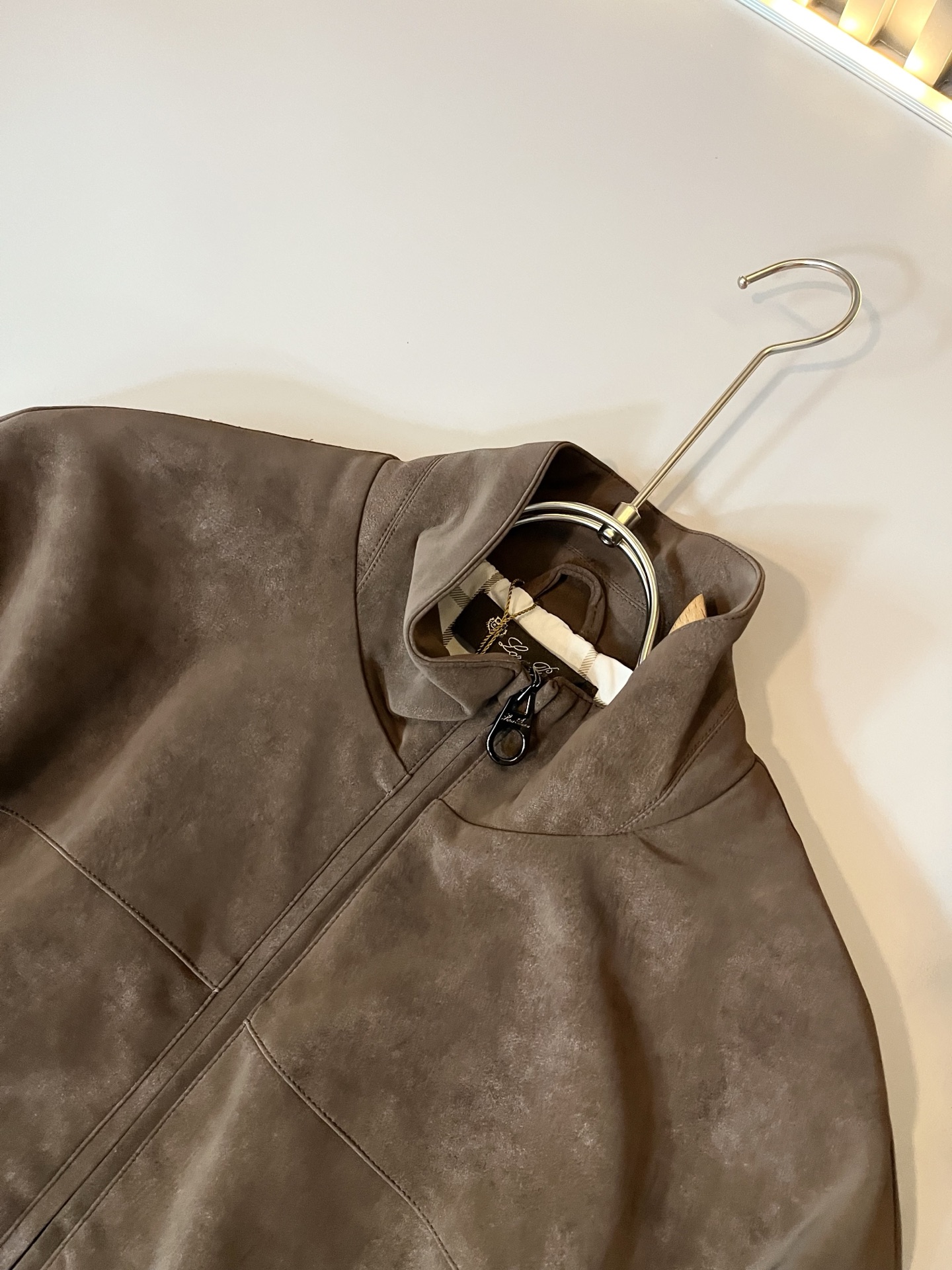 Loro Piana诺悠翩雅 2025秋冬新品男士休闲夹克外套，外贸公司订单！客供仿鹿绒材质，经典的专有