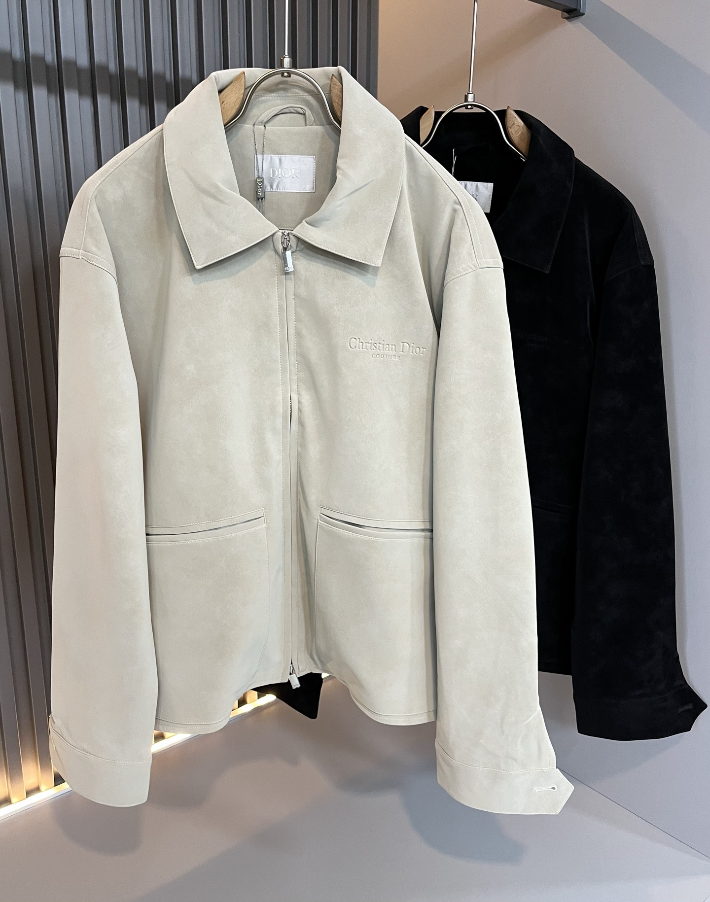 NO:512703,Dio*r Dio 2025 autumn and winter men's jacket, the latest fashionable wash-up leather casual jacket, trading company channels are rare, and it is released on the official website at the same time, and the chest embossed logo pattern design!  The most anticipated high-quality products of male gods are coming, making you feel what is truly high luxury and connotation! Full of brand style!  The most enjoyable dressing experience you enjoy! It perfectly enhances the overall luxury and class, and you can get a high-end luxury atmosphere at a glance!  The upper body is versatile and simple, and it is not picky about people. It can easily deal with various occasions and environments. It is undoubtedly a must-have item for daily commuting! Size S-2XL, dior, jackets & coats, jackets & coats, alexander wang19860909Dio*r迪*奥2025秋冬男士夹克外套,最新时尚洗水皮休闲夹克,贸易公司渠道稀出,同步官网发售,胸前压花logo图案设计！男神最为期待的精品狠货重磅来袭,让你感受到什么叫真正的高奢有内涵!满满的品牌风格！你最为享受的穿着体验! 完美提升了整体的奢华档次感,一眼就能Get到的高端奢华气息！上身百搭简约不挑人,轻松应对各种场合与环境,属于日常通勤必备的臻品无疑!尺码S-2XL,,dior,jackets & coats,jackets & coats,alexander wang,Men's clothing