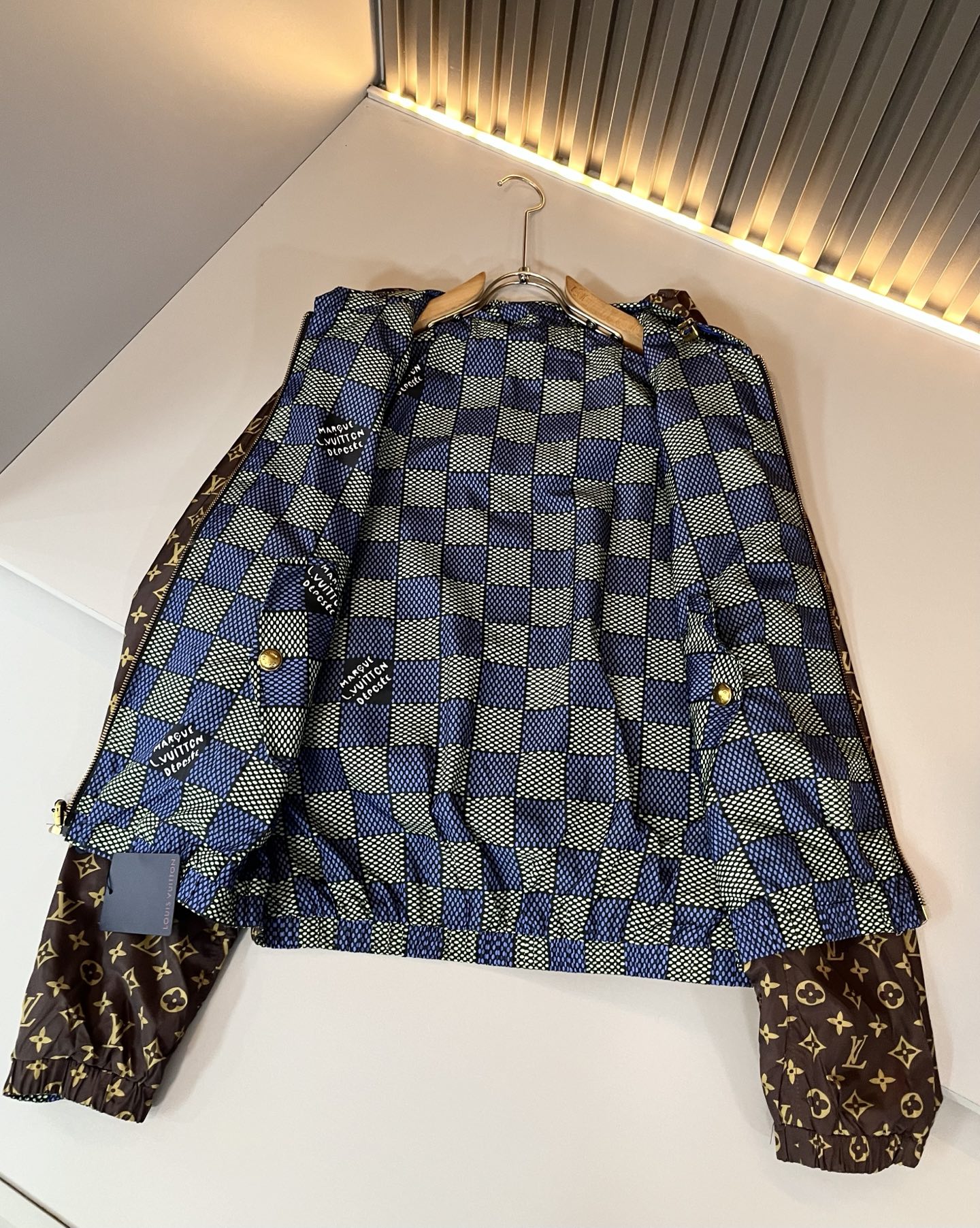  LouisVuitt*路易*登  ⚠️双面夹克！2025秋冬新品最新款棉服夹克外套，立体老花图案装夹克