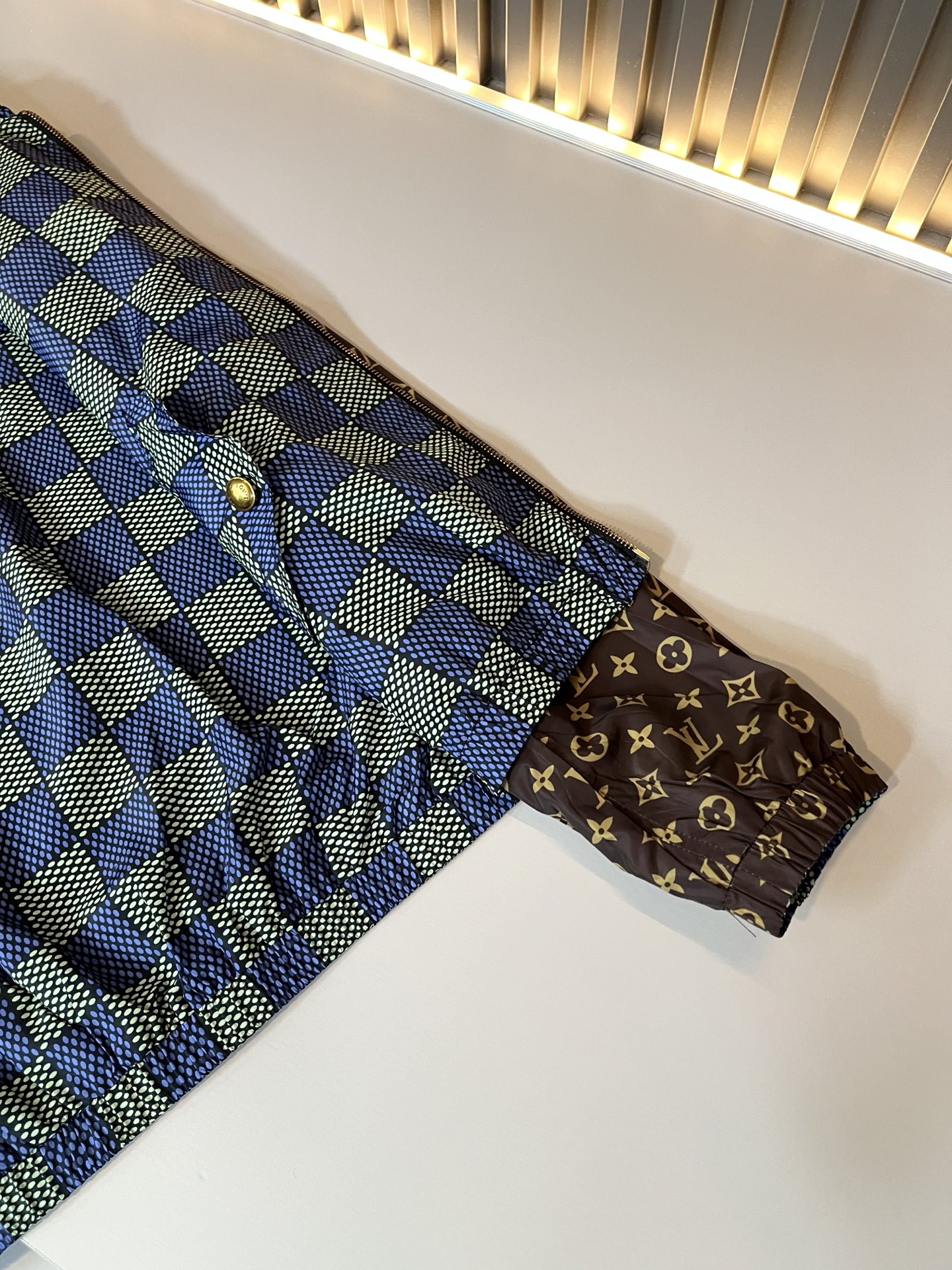  LouisVuitt*路易*登  ⚠️双面夹克！2025秋冬新品最新款棉服夹克外套，立体老花图案装夹克