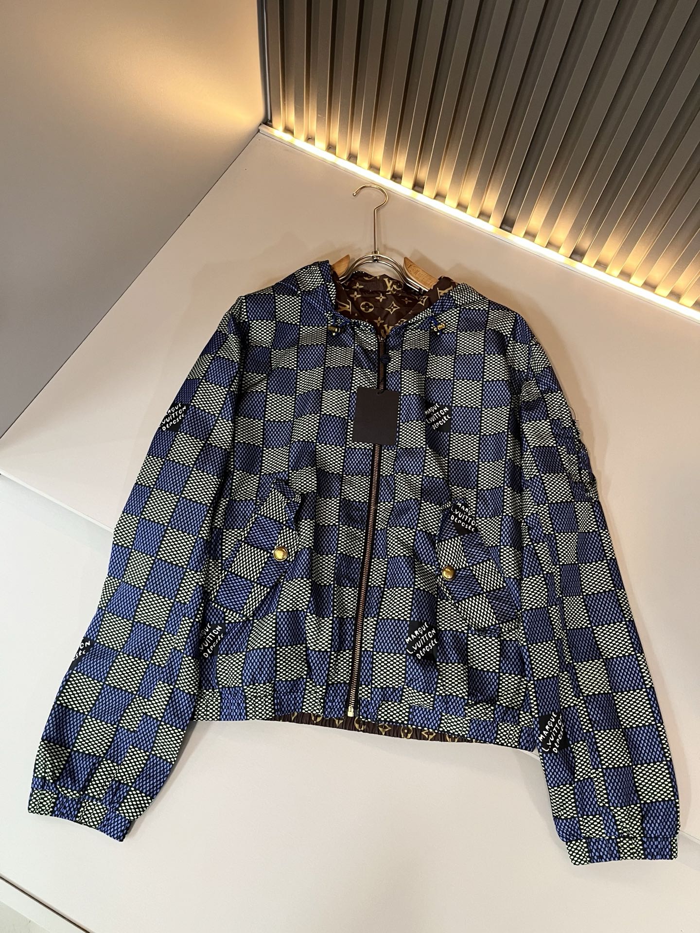  LouisVuitt*路易*登  ⚠️双面夹克！2025秋冬新品最新款棉服夹克外套，立体老花图案装夹克