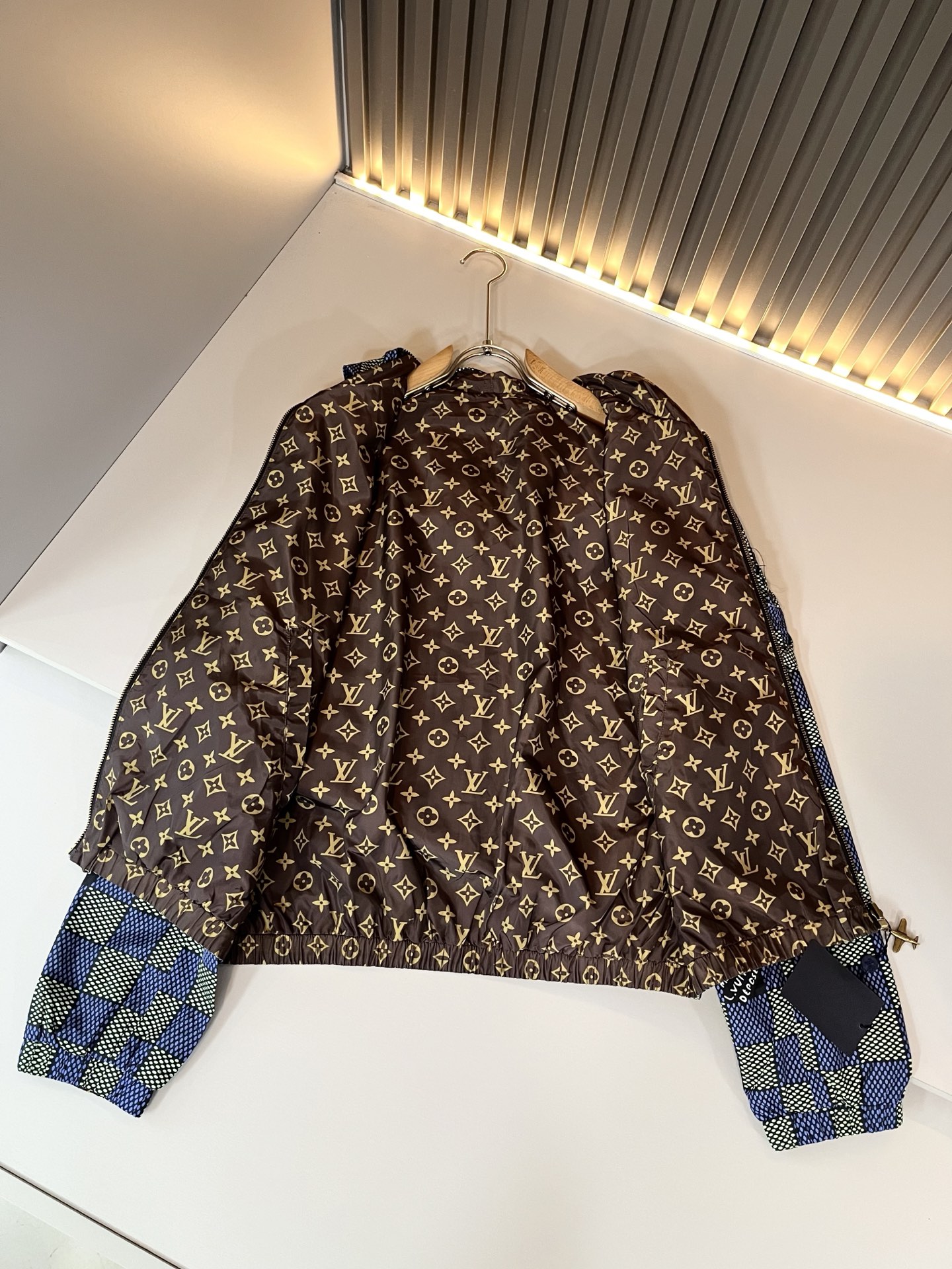  LouisVuitt*路易*登  ⚠️双面夹克！2025秋冬新品最新款棉服夹克外套，立体老花图案装夹克