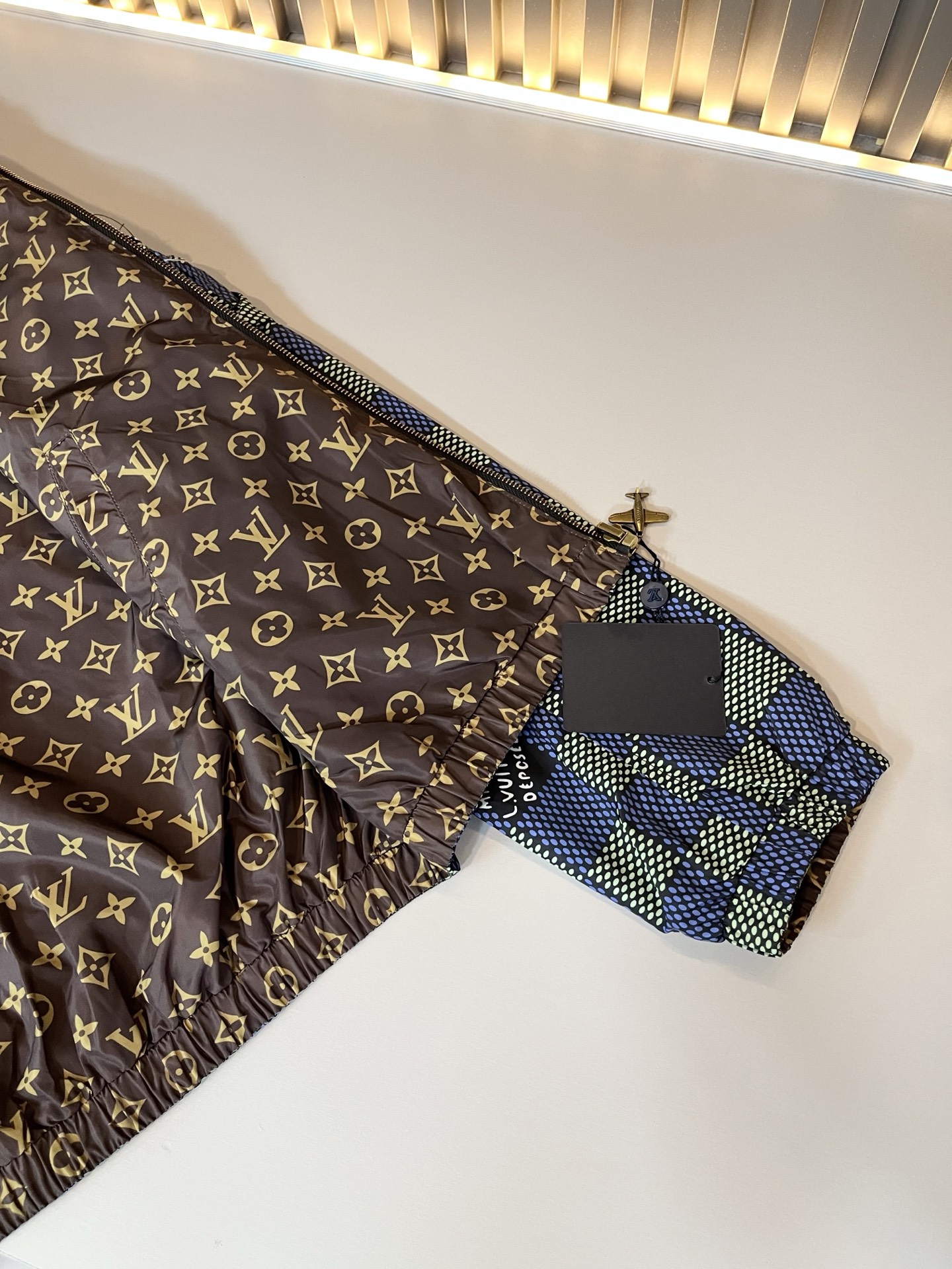  LouisVuitt*路易*登  ⚠️双面夹克！2025秋冬新品最新款棉服夹克外套，立体老花图案装夹克