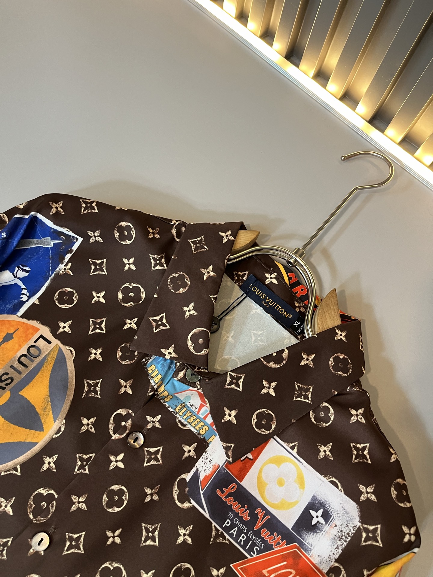 LouisVuitt*路易*登 2025春夏新品最新工艺男女同款👫翻领衬衣，独一无二超薄丝滑触感！！全景