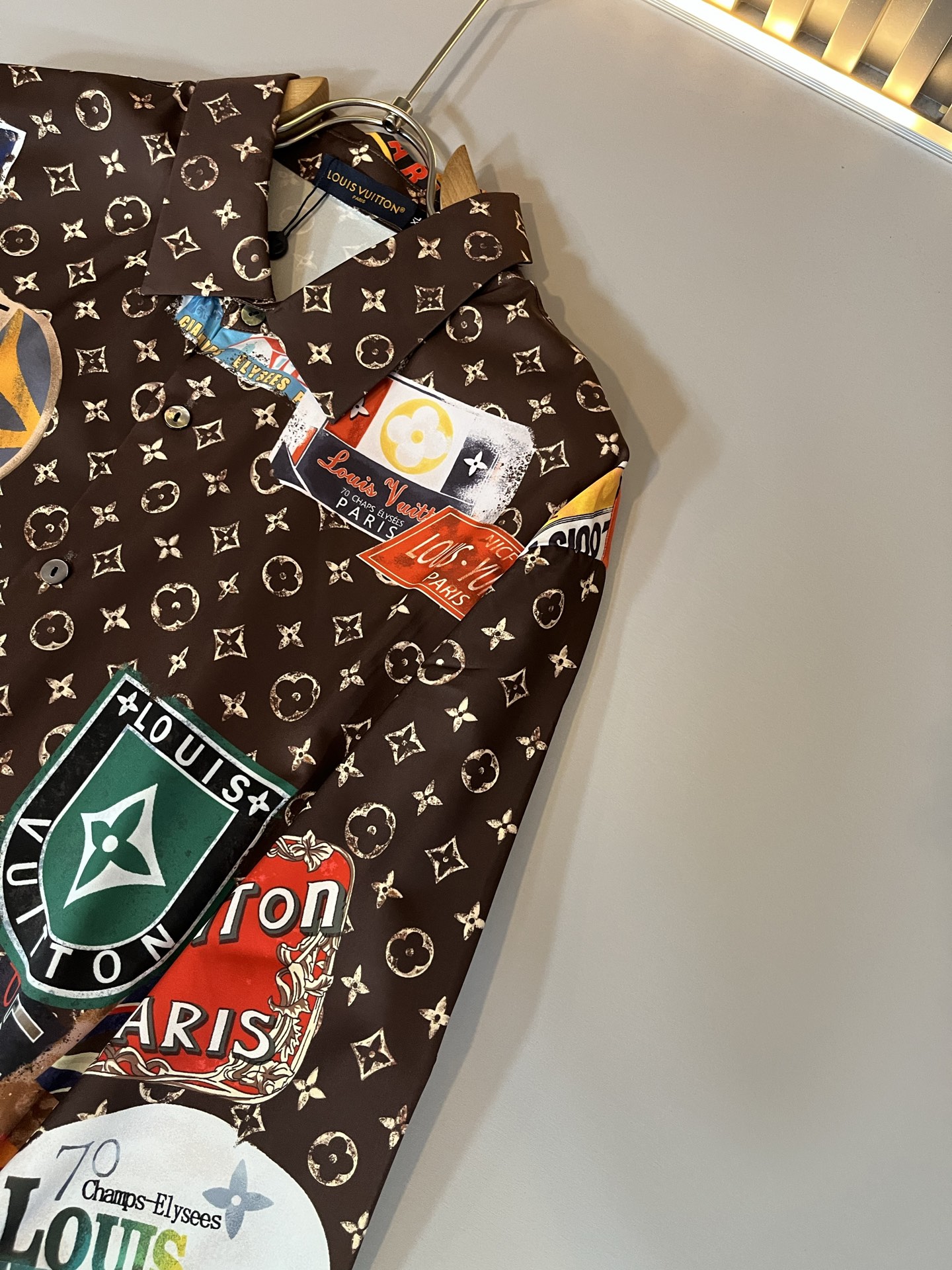 LouisVuitt*路易*登 2025春夏新品最新工艺男女同款👫翻领衬衣，独一无二超薄丝滑触感！！全景