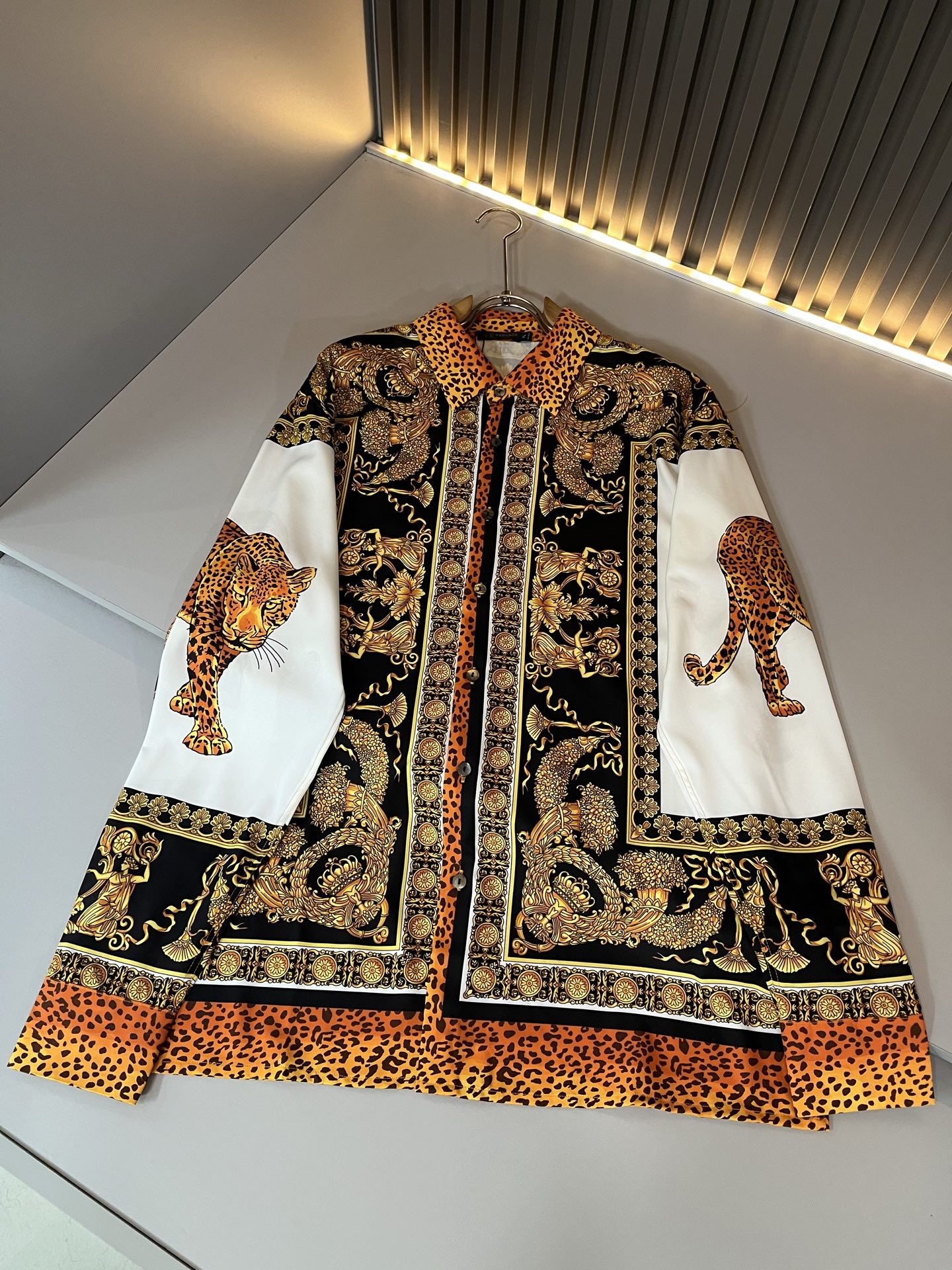 VERSACE 2025 Spring/Summer Luxury Printed Long Sleeve Shirt 3 i1755636353056 1210 0 1