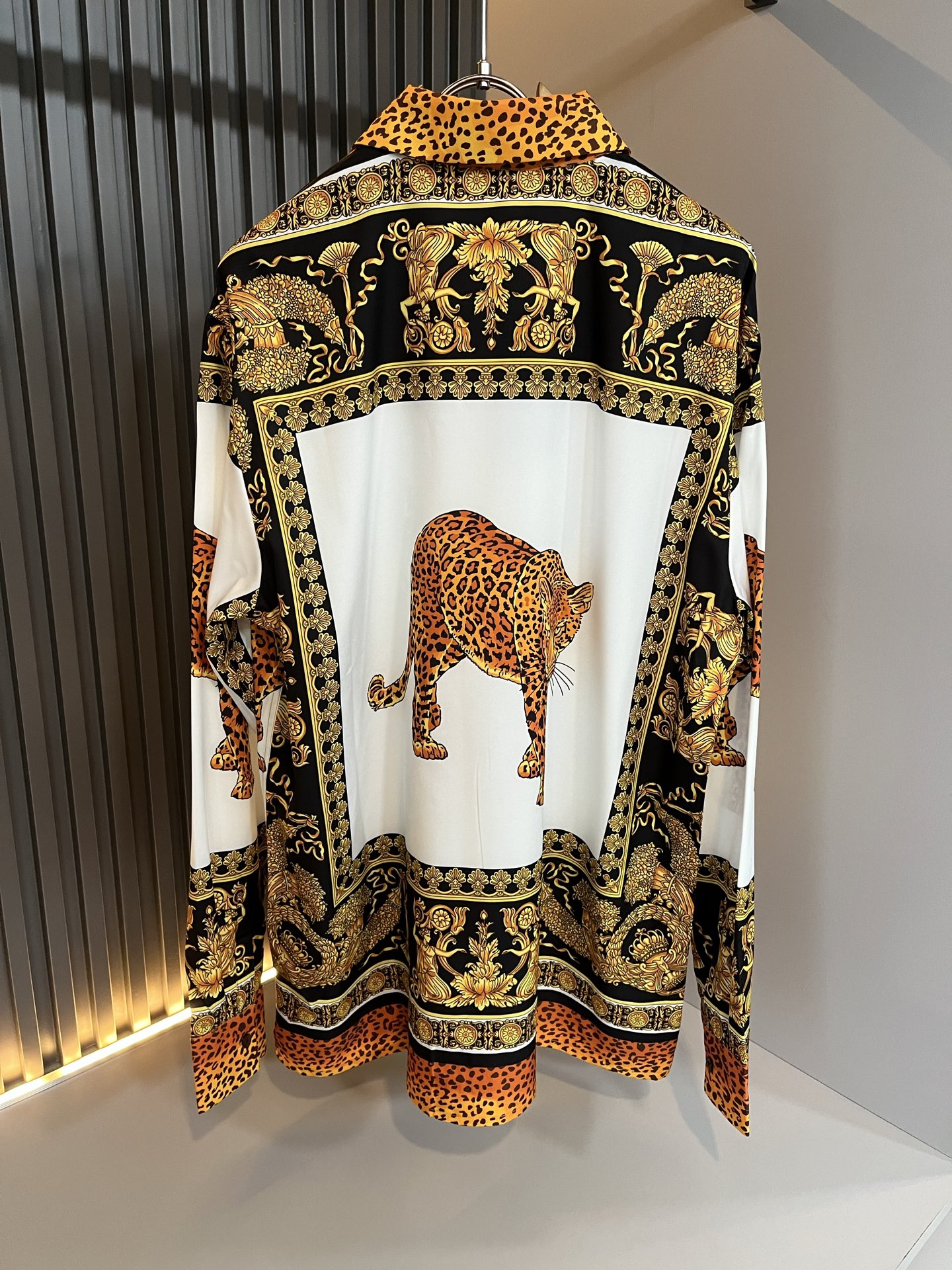 VERSACE 2025 Spring/Summer Luxury Printed Long Sleeve Shirt 4 i1755636355158 3971 0 2