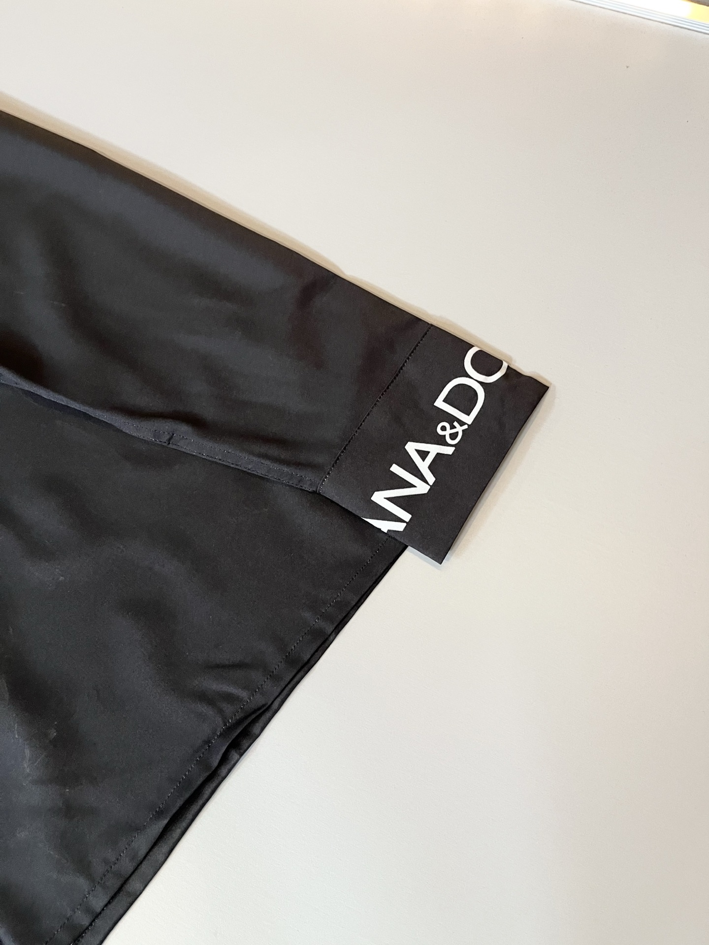 Dolce&Gabba*a 杜嘉*纳2025春夏新款男女同款👫衬衣，专柜同步发售！定制专属丝绸棉面料，胸