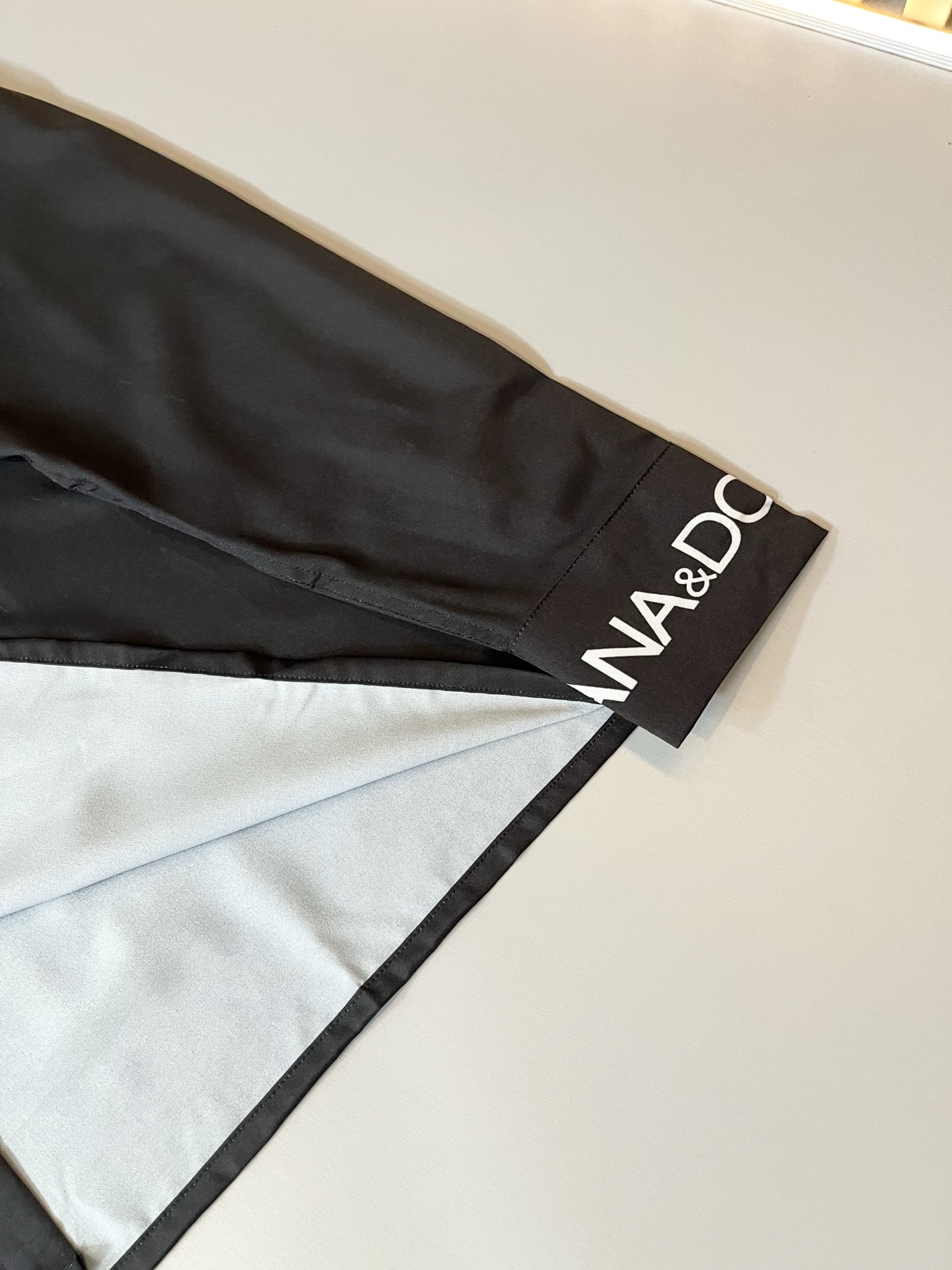 Dolce&Gabba*a 杜嘉*纳2025春夏新款男女同款👫衬衣，专柜同步发售！定制专属丝绸棉面料，胸