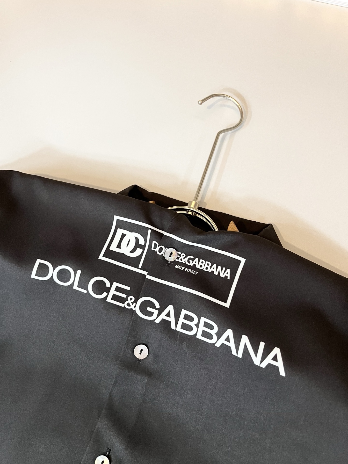 Dolce&Gabba*a 杜嘉*纳2025春夏新款男女同款👫衬衣，专柜同步发售！定制专属丝绸棉面料，胸